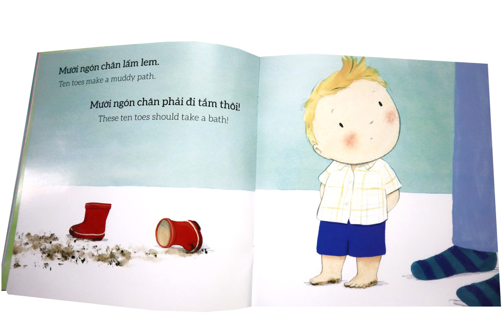 mười ngón chân xinh, đôi bàn chân nhỏ