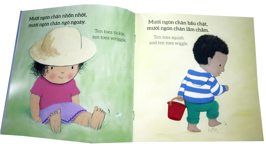 mười ngón chân xinh, đôi bàn chân nhỏ