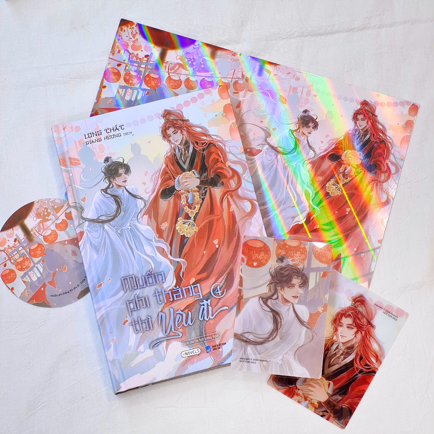 muốn phi thăng thì yêu đi - tập 4 - bản đặc biệt - bìa cứng - tặng kèm 1 bookmark tròn hai mặt + 2 card pvc + 1 mini poster holo + 1 standee chibi