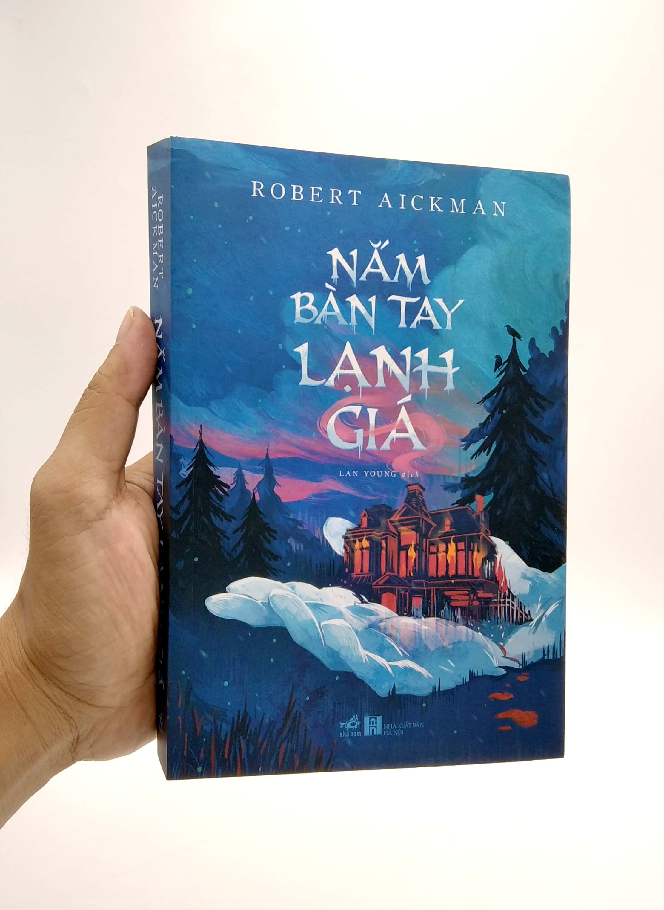 nắm bàn tay lạnh giá