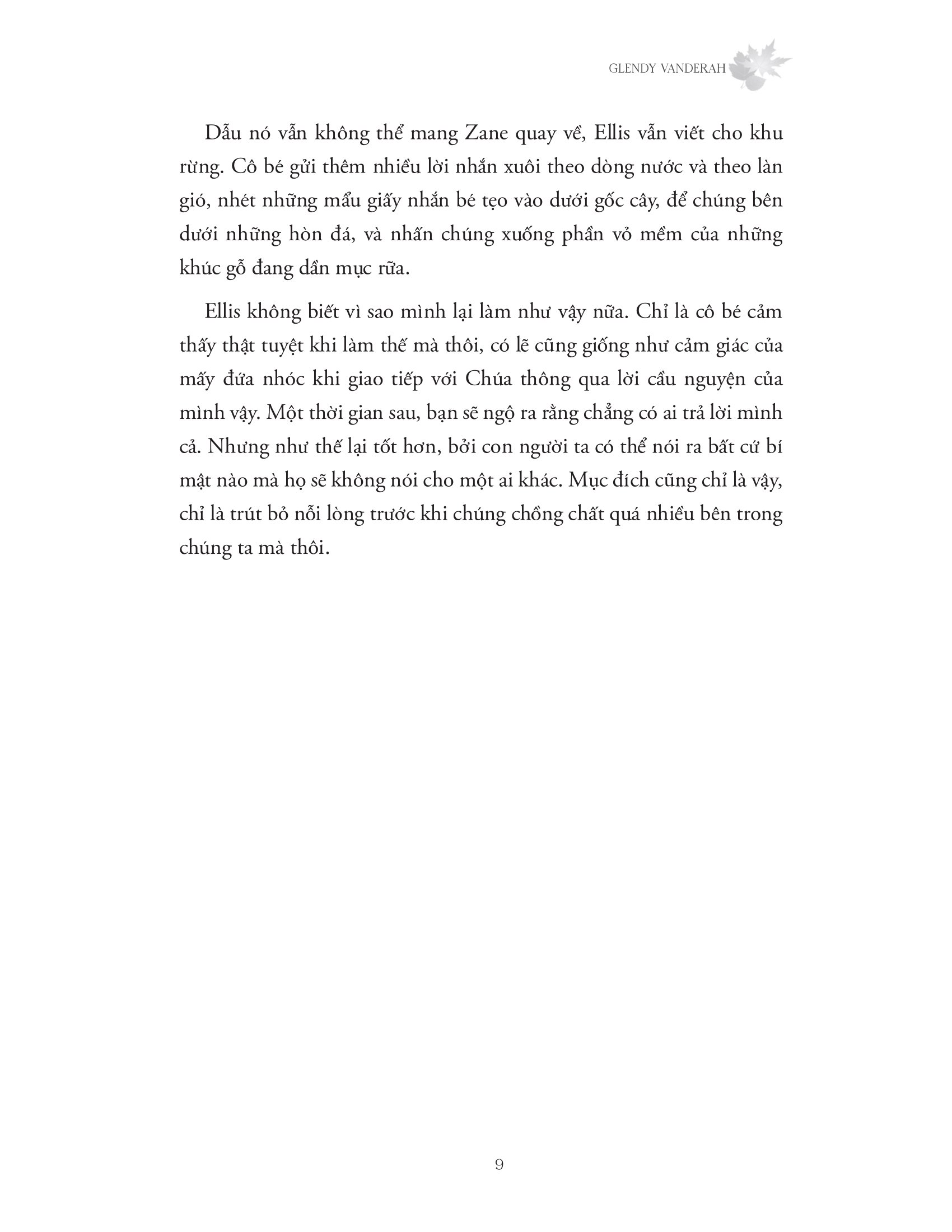 nắng xuyên qua vòm lá