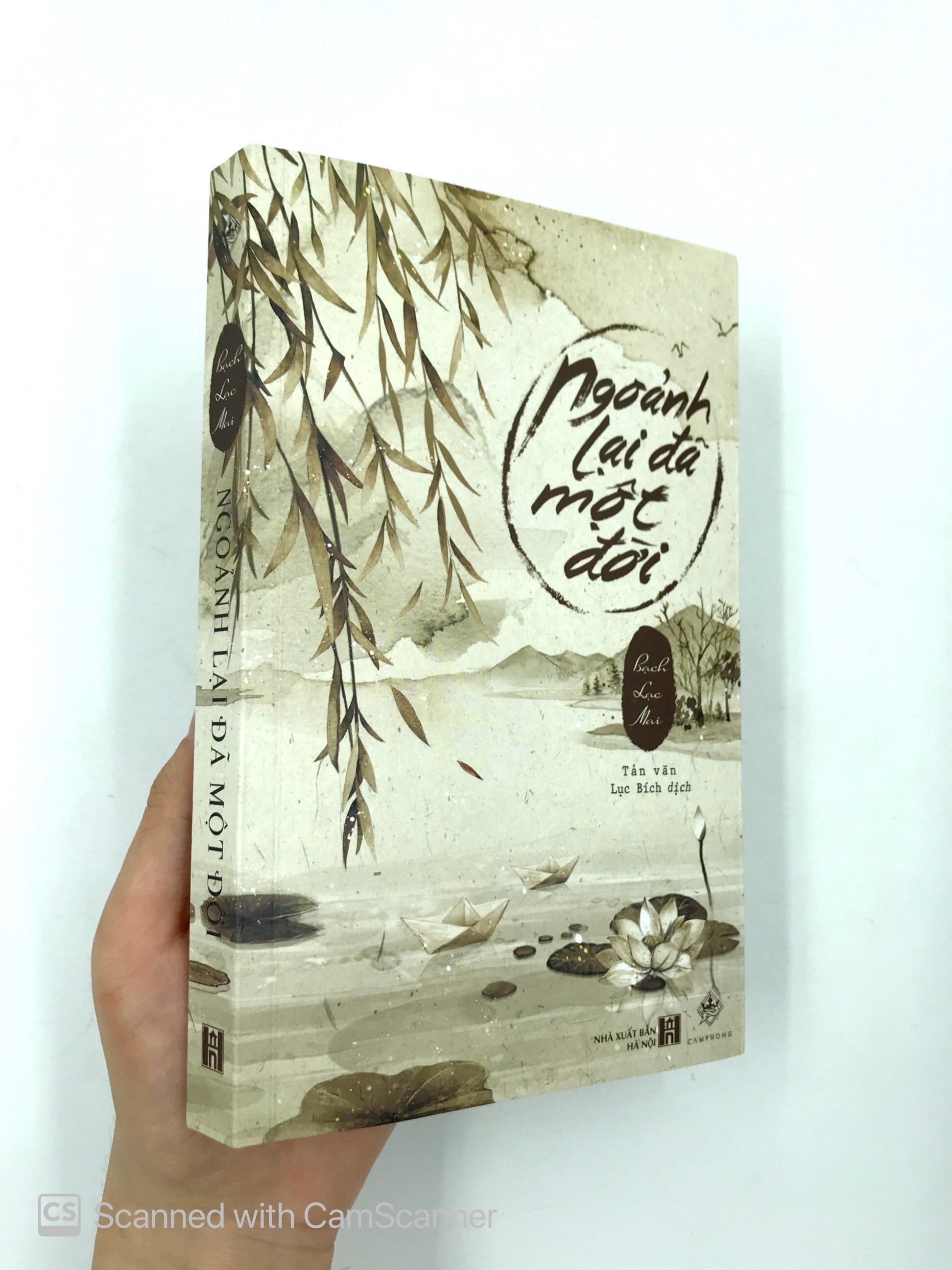 ngoảnh lại đã một đời