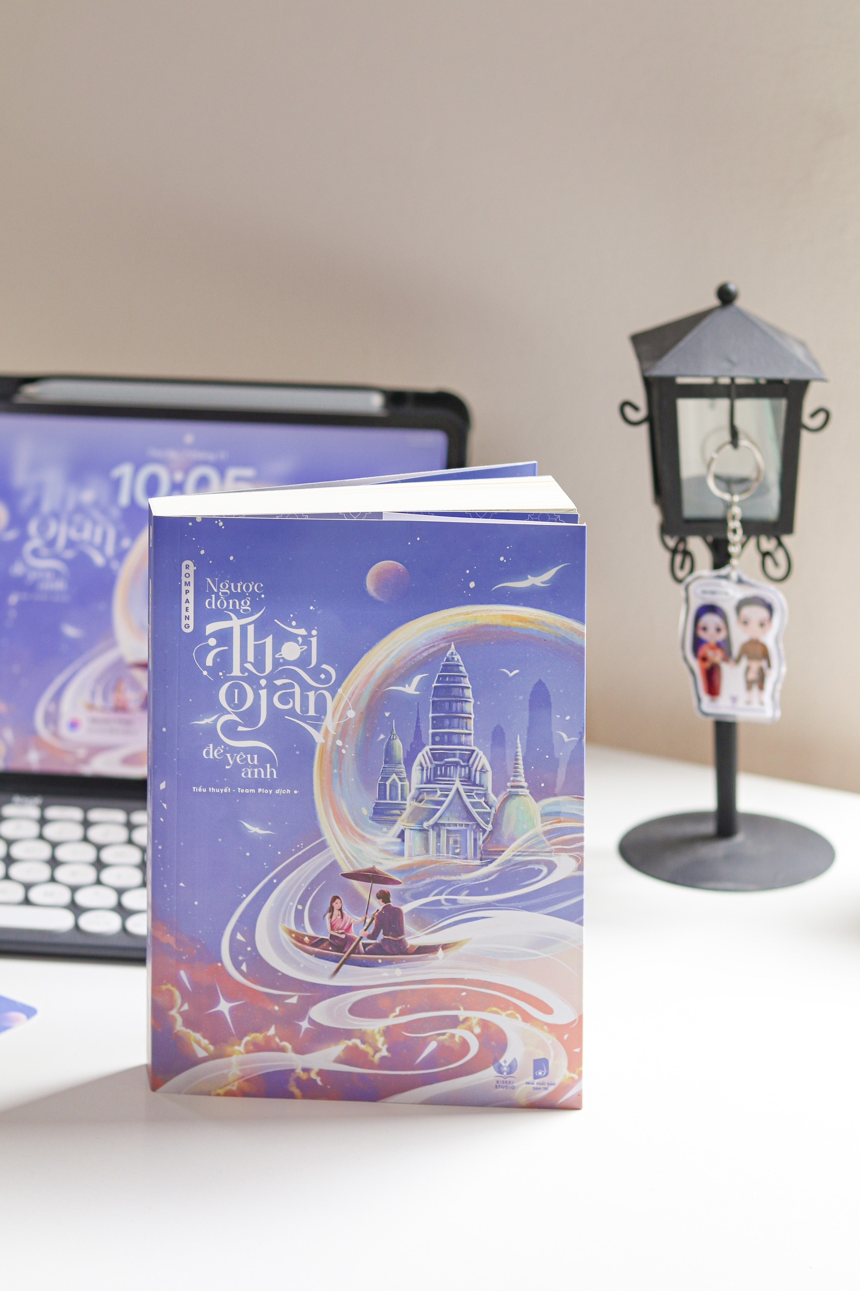 ngược dòng thời gian để yêu anh - tập 1 - bản đặc biệt - tặng kèm bookmark ivory in 2 mặt + móc khóa