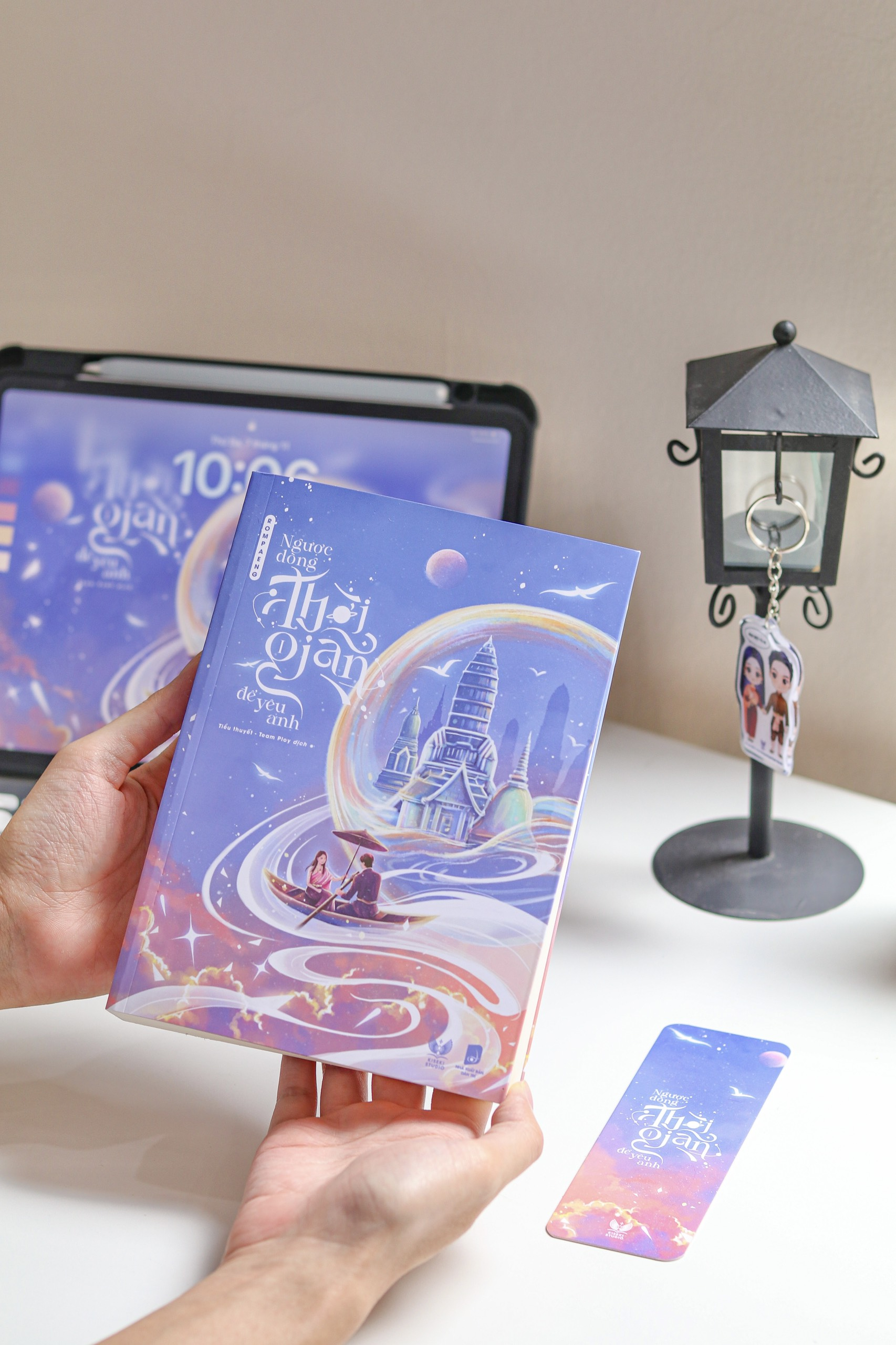 ngược dòng thời gian để yêu anh - tập 1 - bản đặc biệt - tặng kèm bookmark ivory in 2 mặt + móc khóa