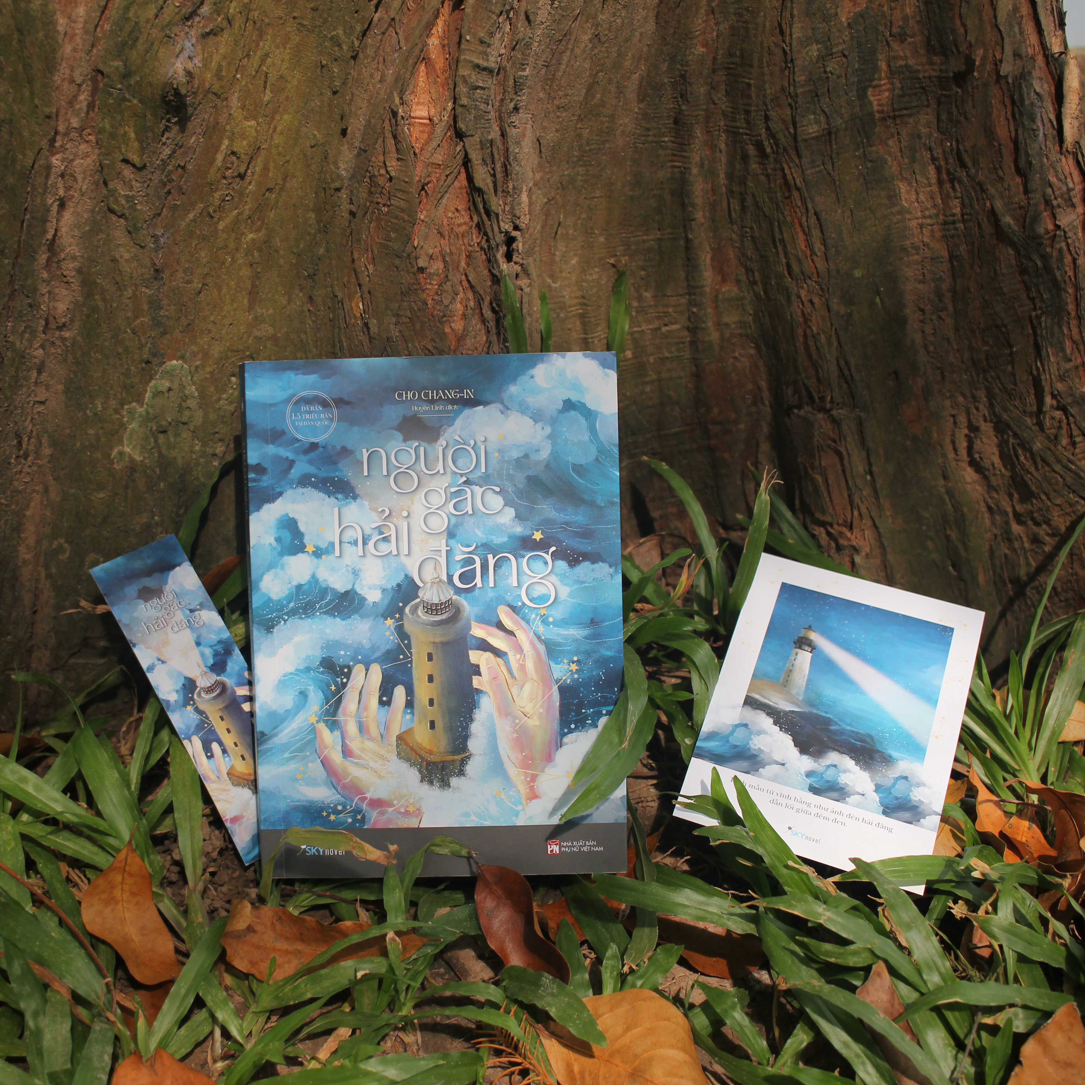 người gác hải đăng - tặng kèm bookmark + postcard