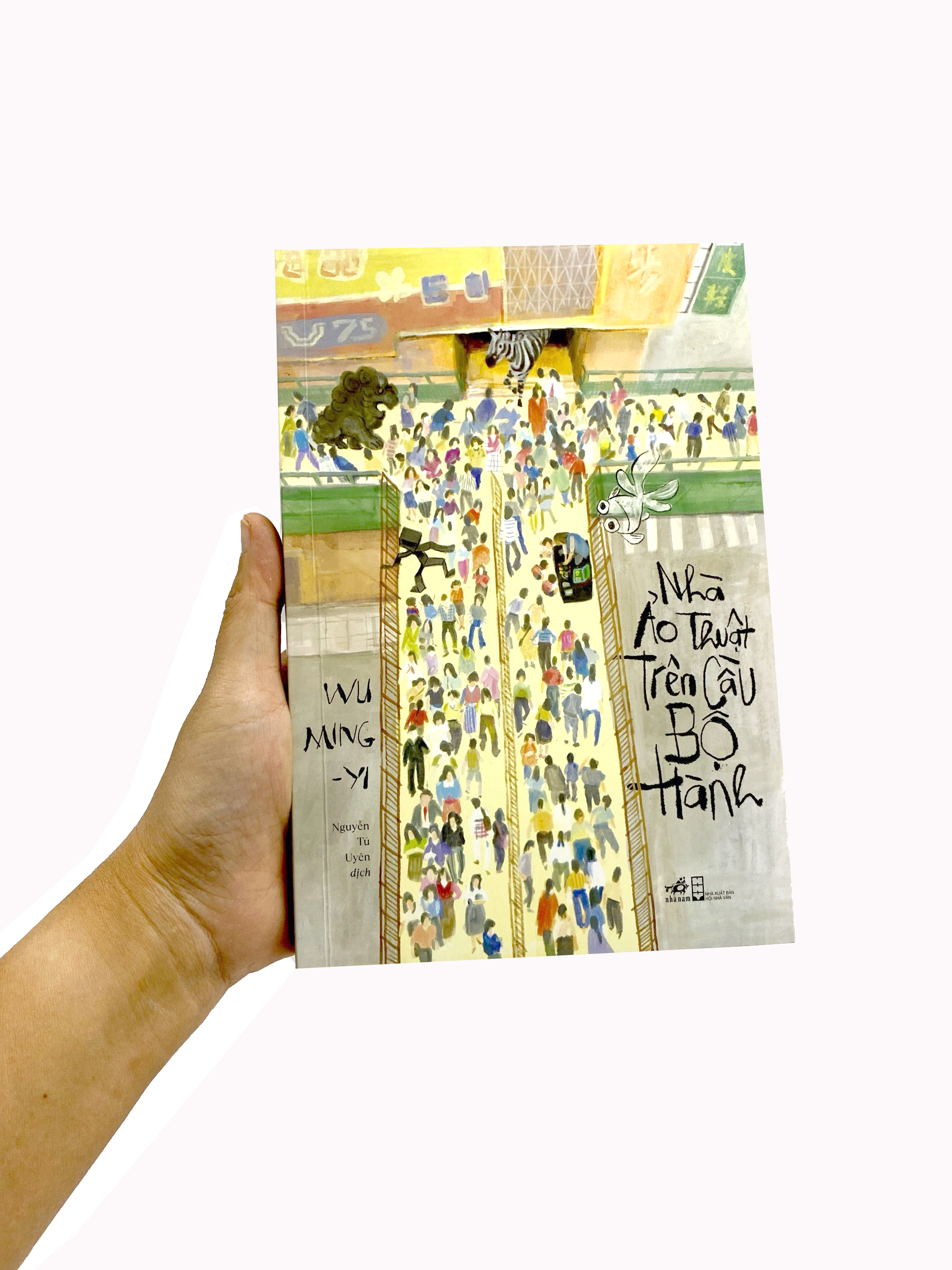 nhà ảo thuật trên cầu bộ hành