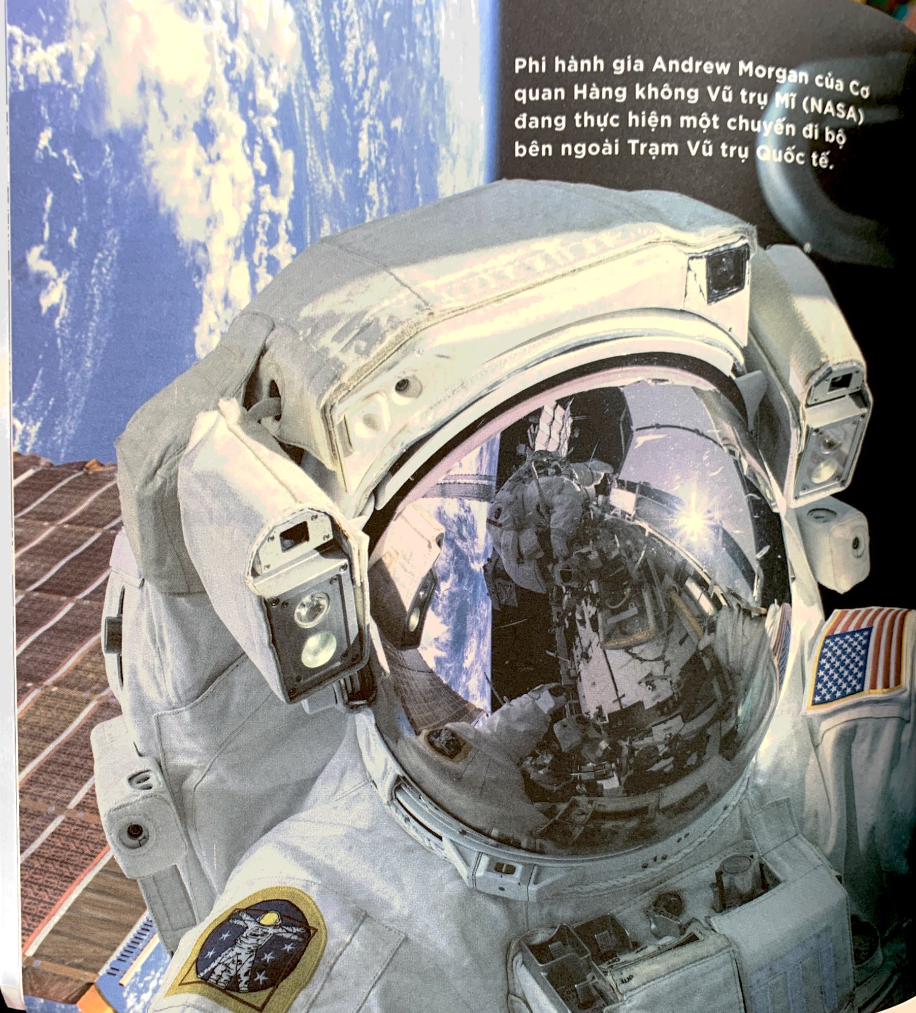 nhà khoa học nhí : thám hiểm vũ trụ - phi hành gia, tên lửa và cuộc sống không trọng lực