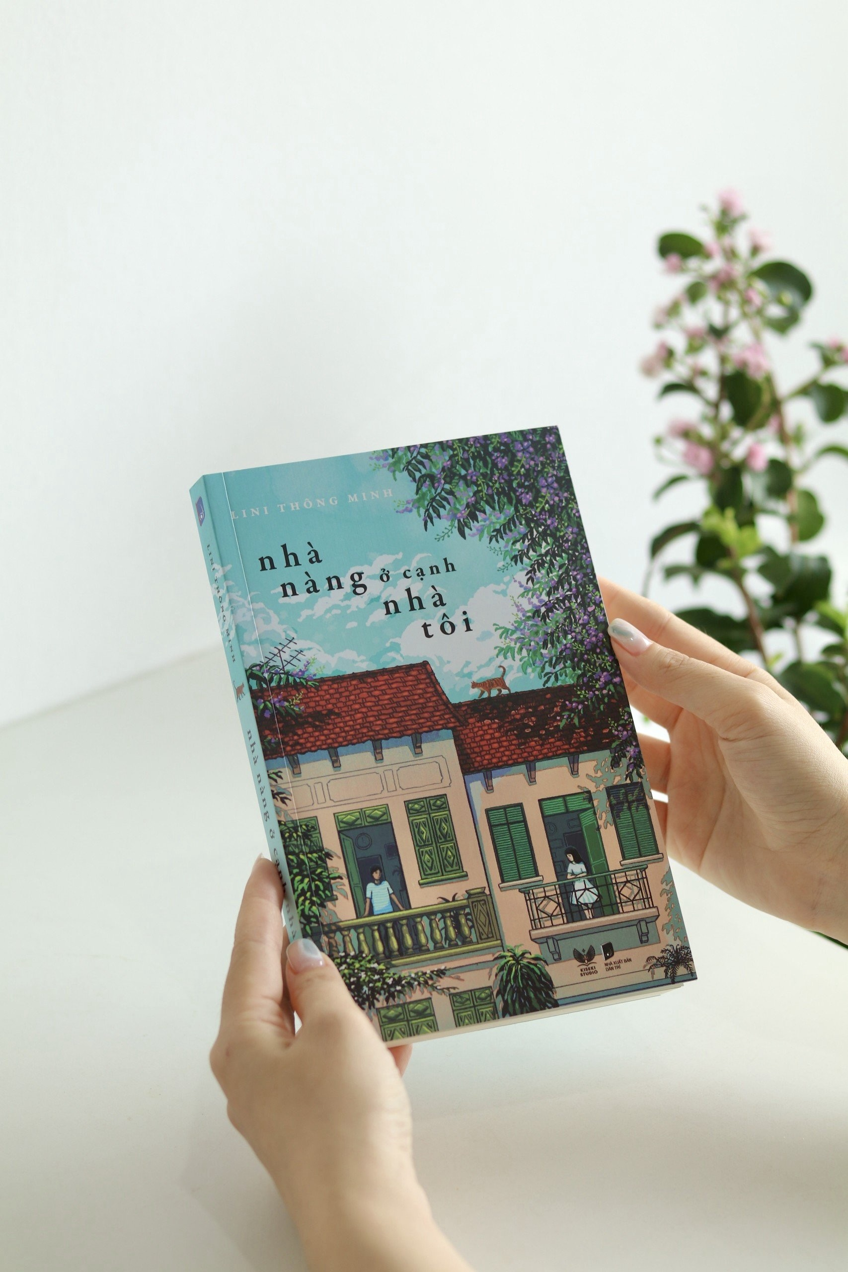 nhà nàng ở cạnh nhà tôi