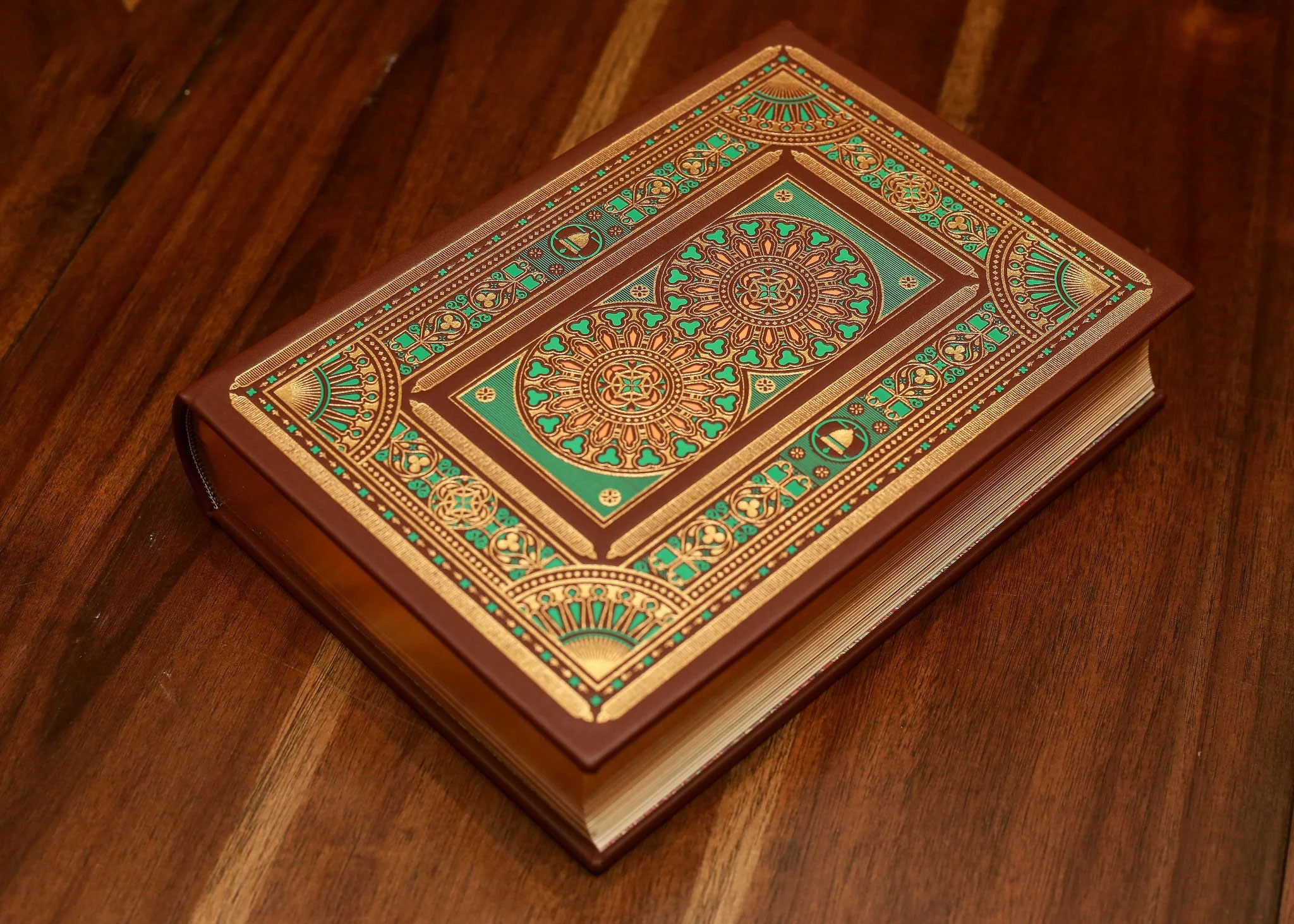 nhà thờ đức bà paris - ấn bản giới hạn - bìa da microfiber (mẫu bìa giao ngẫu nhiên)