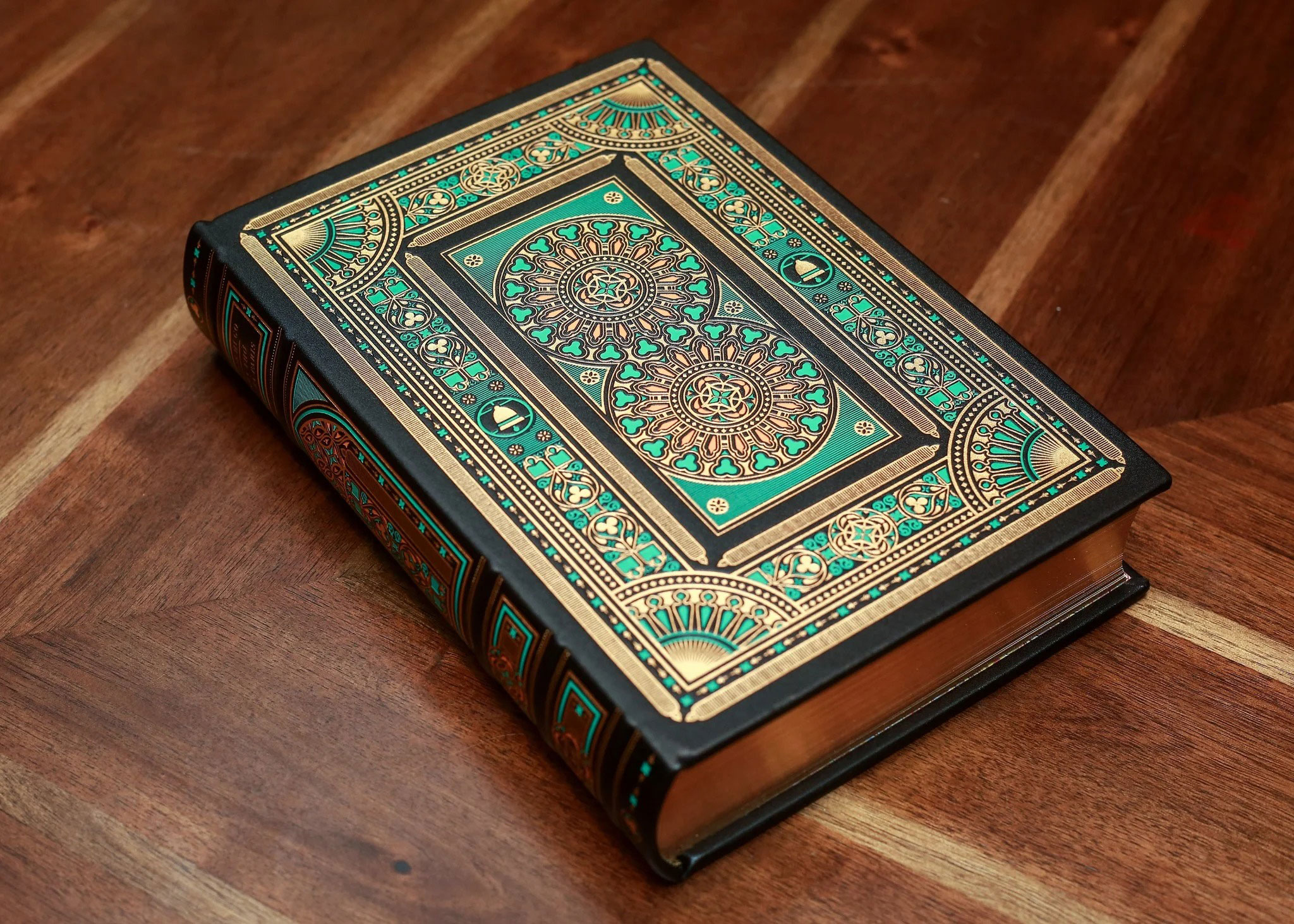 nhà thờ đức bà paris - ấn bản giới hạn - bìa da microfiber (mẫu bìa giao ngẫu nhiên)