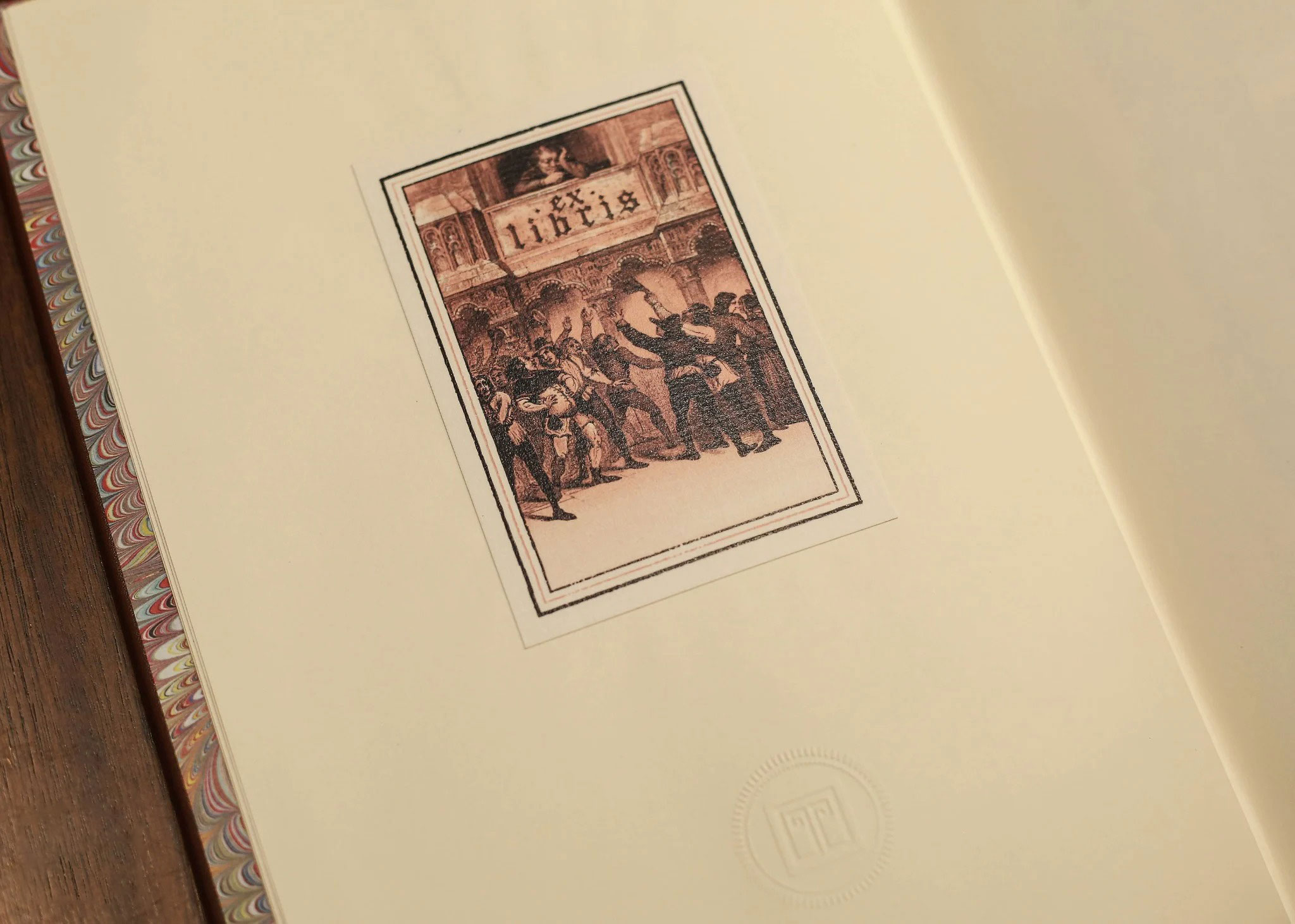 nhà thờ đức bà paris - ấn bản giới hạn - bìa da microfiber (mẫu bìa giao ngẫu nhiên)