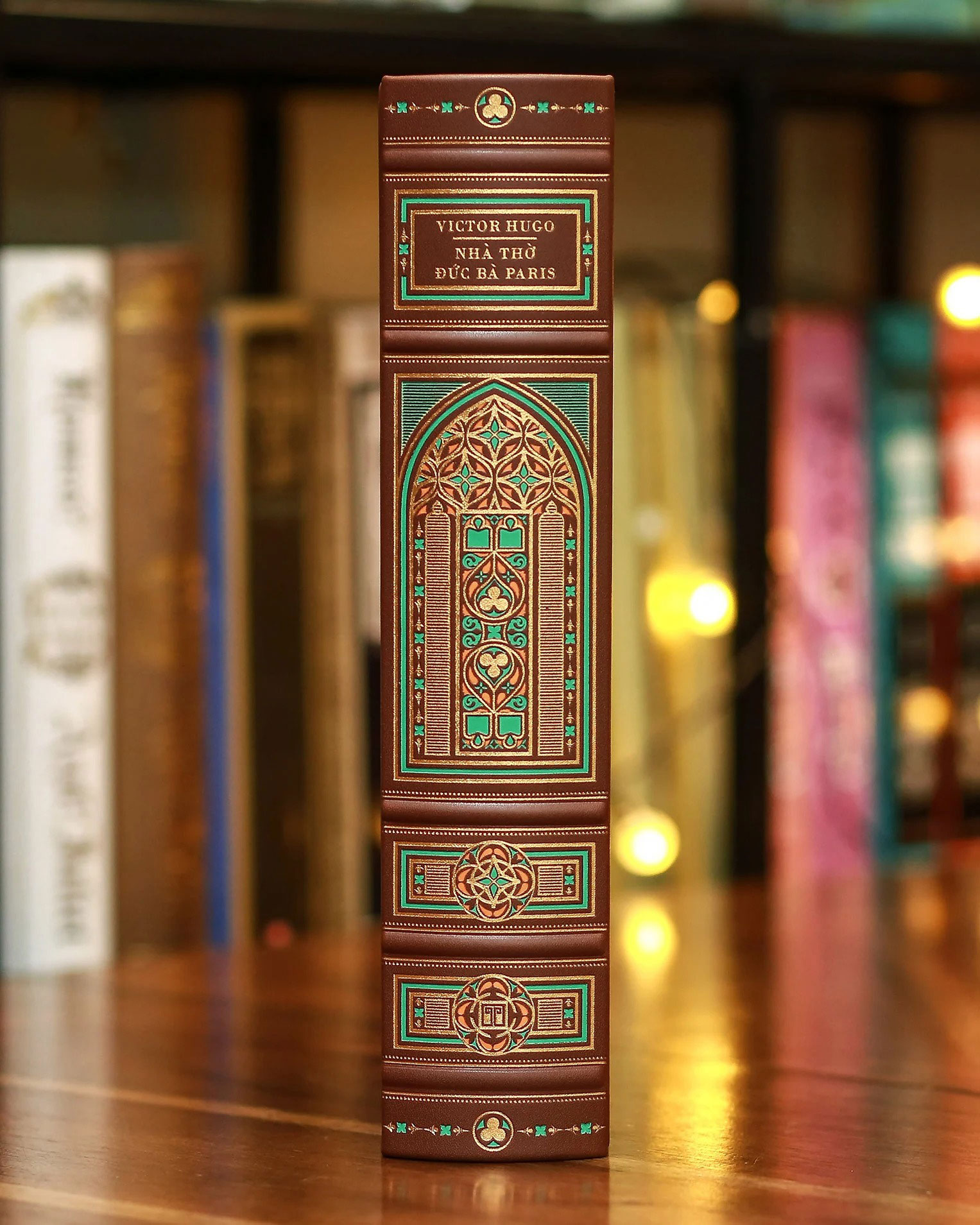 nhà thờ đức bà paris - ấn bản giới hạn - bìa da microfiber (mẫu bìa giao ngẫu nhiên)