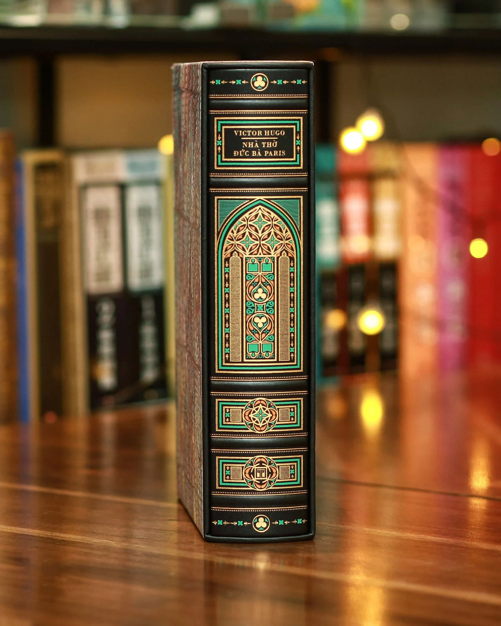 nhà thờ đức bà paris - ấn bản giới hạn - bìa da microfiber (mẫu bìa giao ngẫu nhiên)