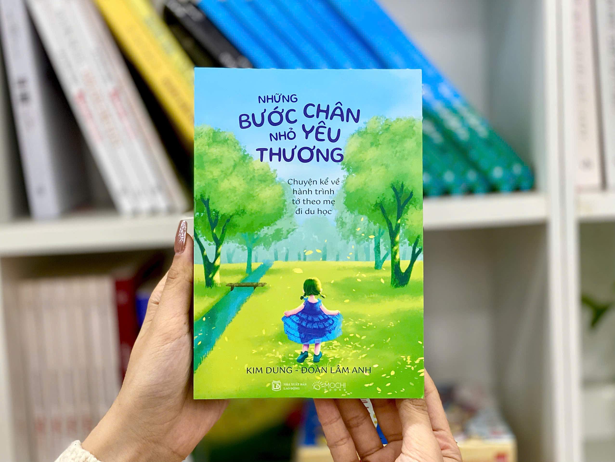 Những Bước Chân Nhỏ Yêu Thương - Chuyện Kể Về Hành Trình Tôi Theo Mẹ Đi Du Học