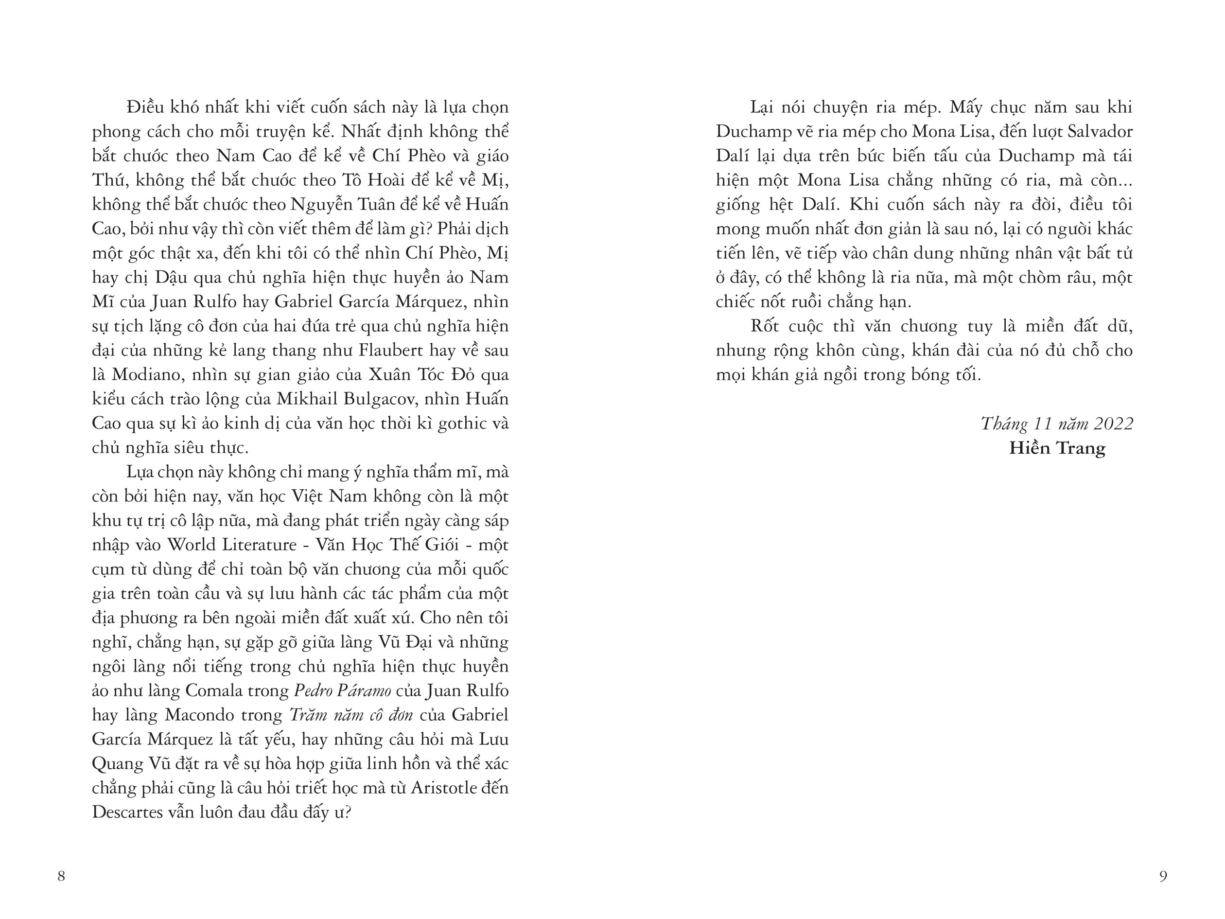 những khán giả ngồi trong bóng tối