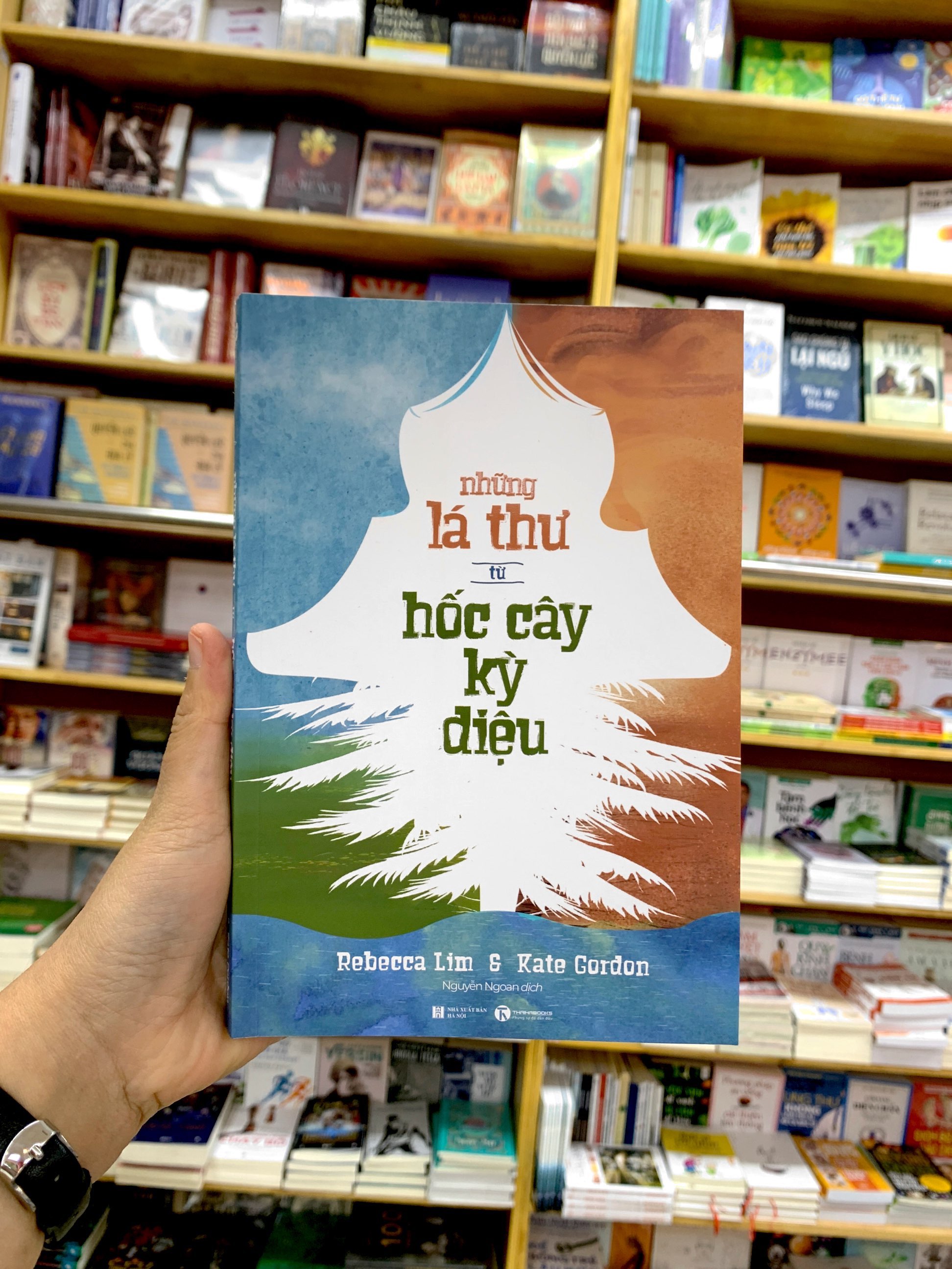 những lá thư từ hốc cây kỳ diệu