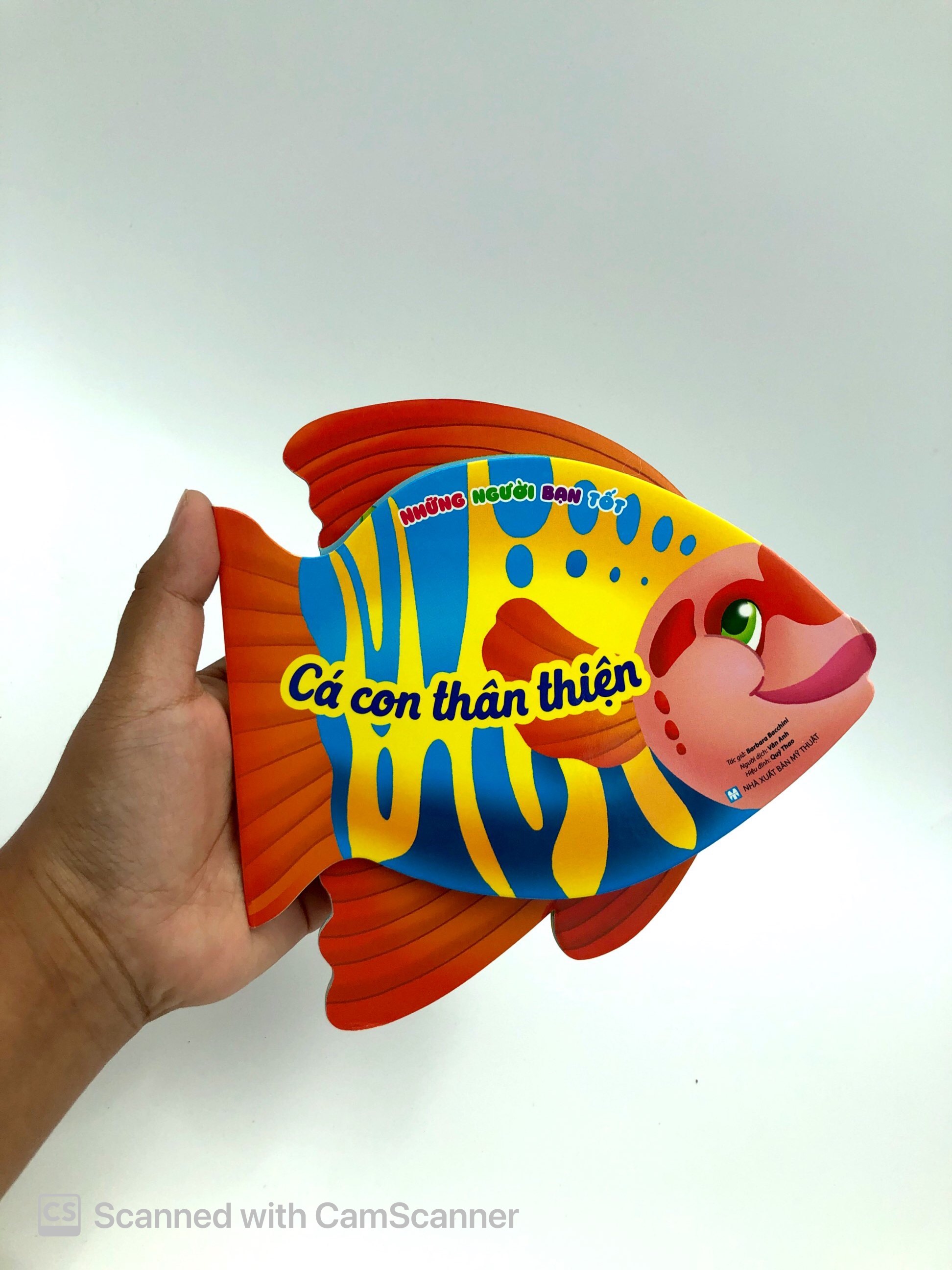 những người bạn tốt - cá con thân thiện