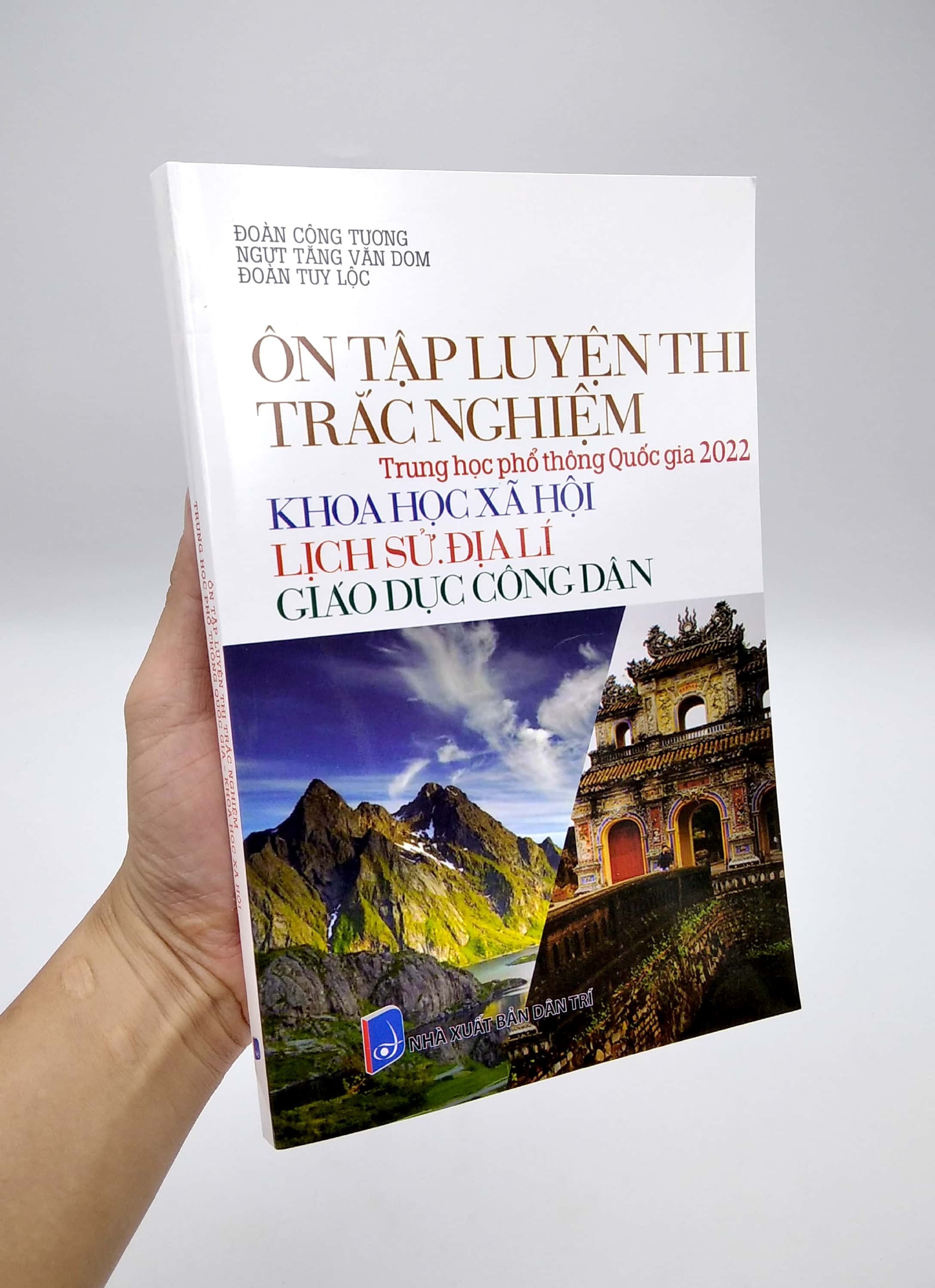 ôn tập luyện thi trắc nghiệm - thpt quốc gia 2022: lịch sử - địa lí - gdcd