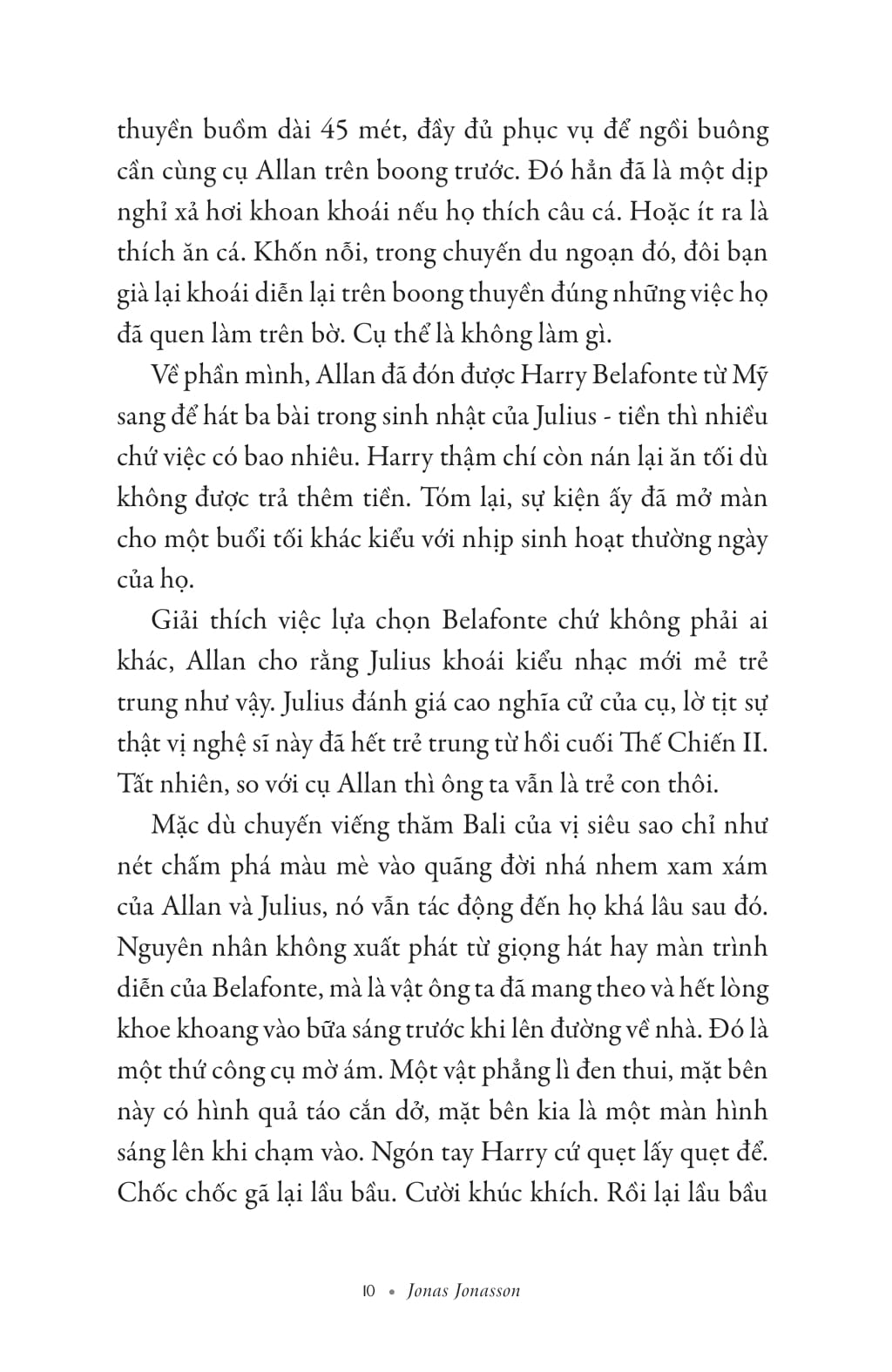 ông trăm tuổi tái xuất và giải cứu thế giới