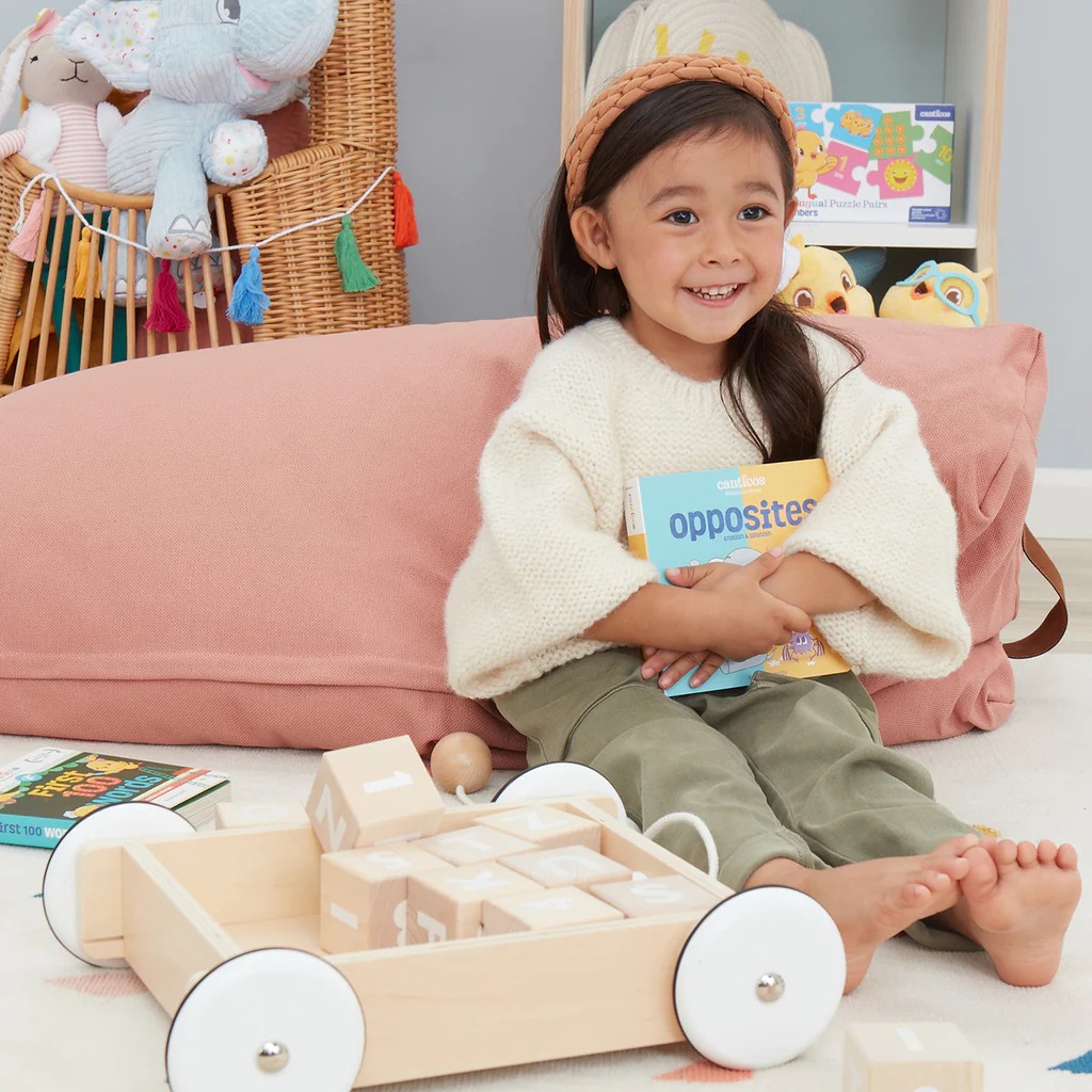 opposites: canticos bilingual firsts