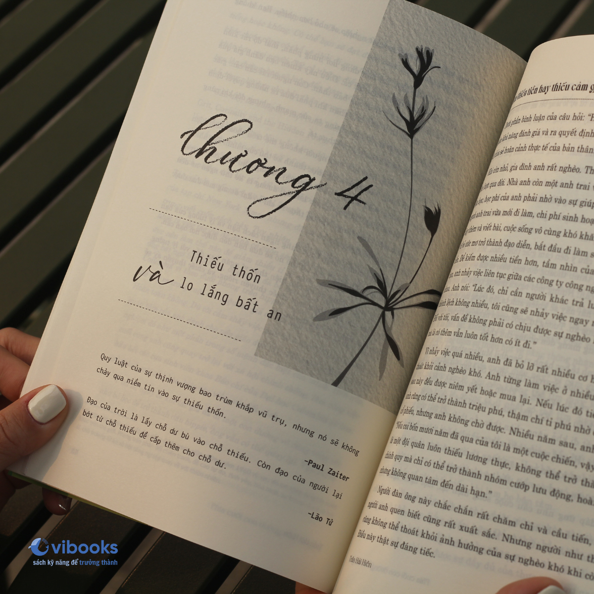 phía cuối con đường hoa đang nở