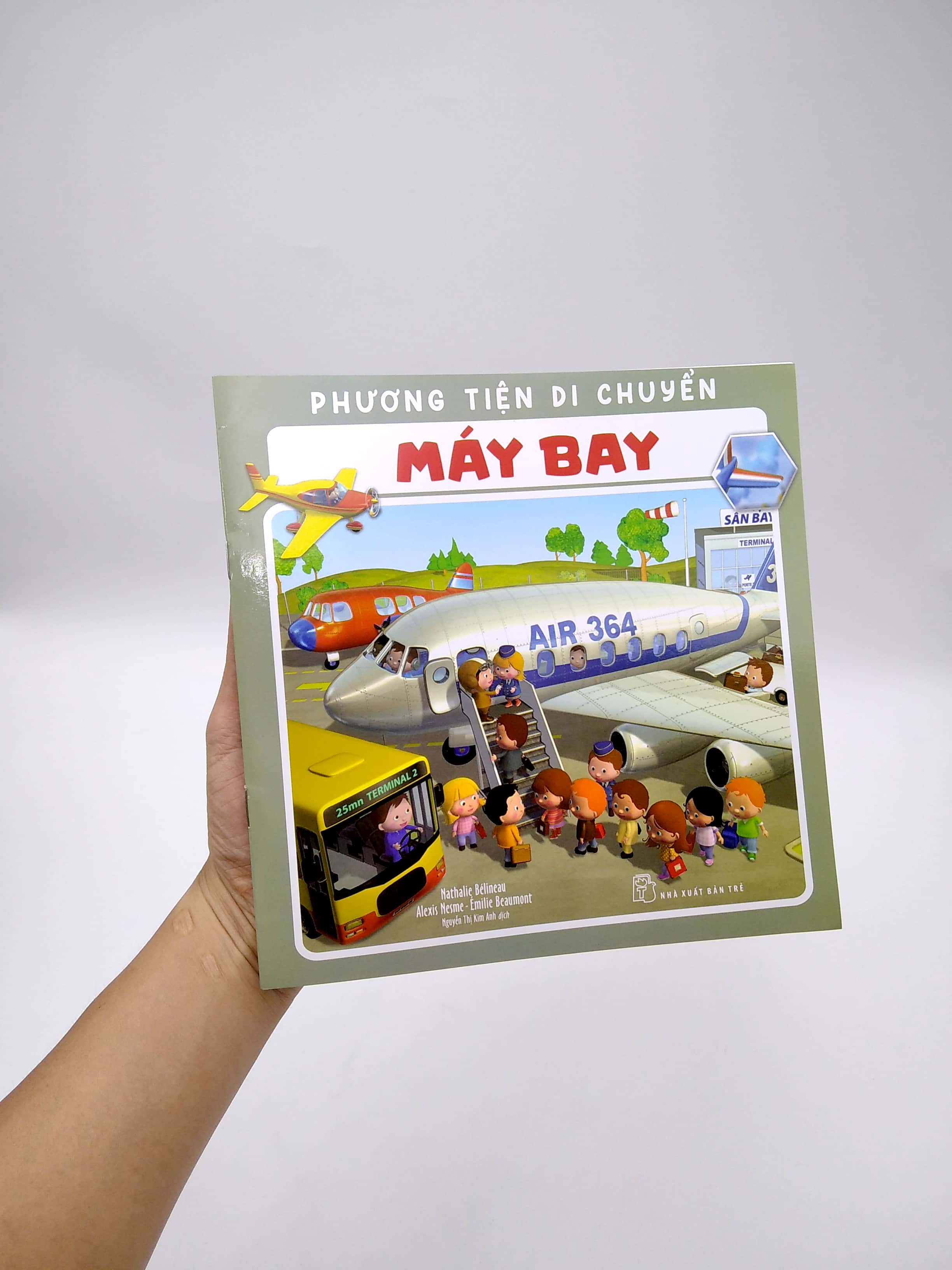 phương tiện di chuyển: máy bay