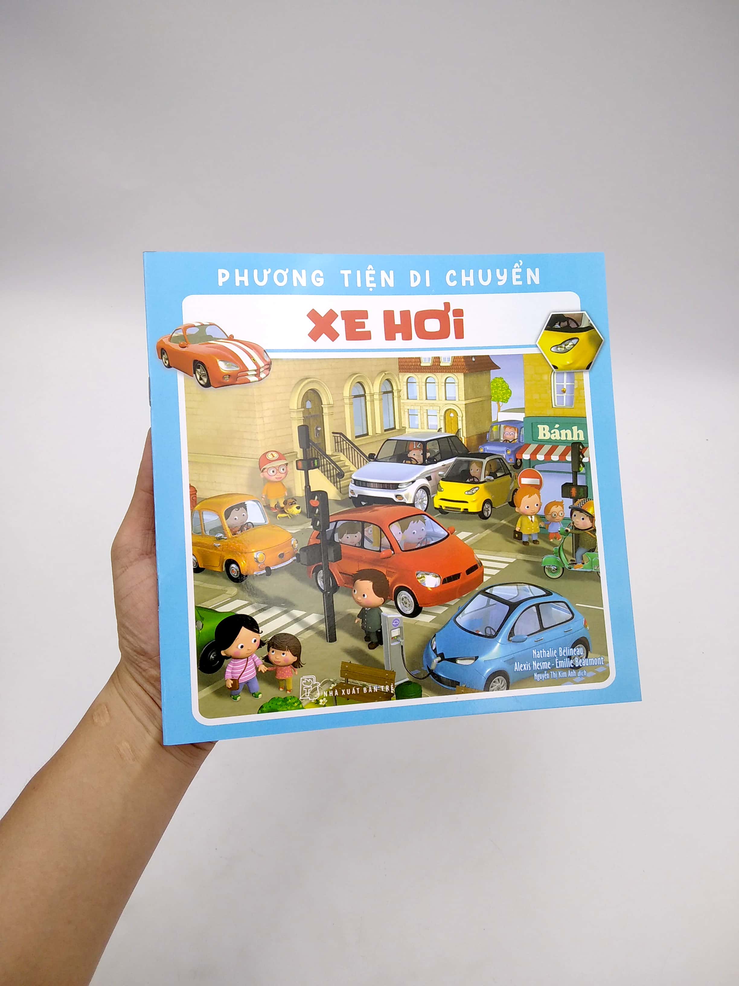 phương tiện di chuyển: xe hơi