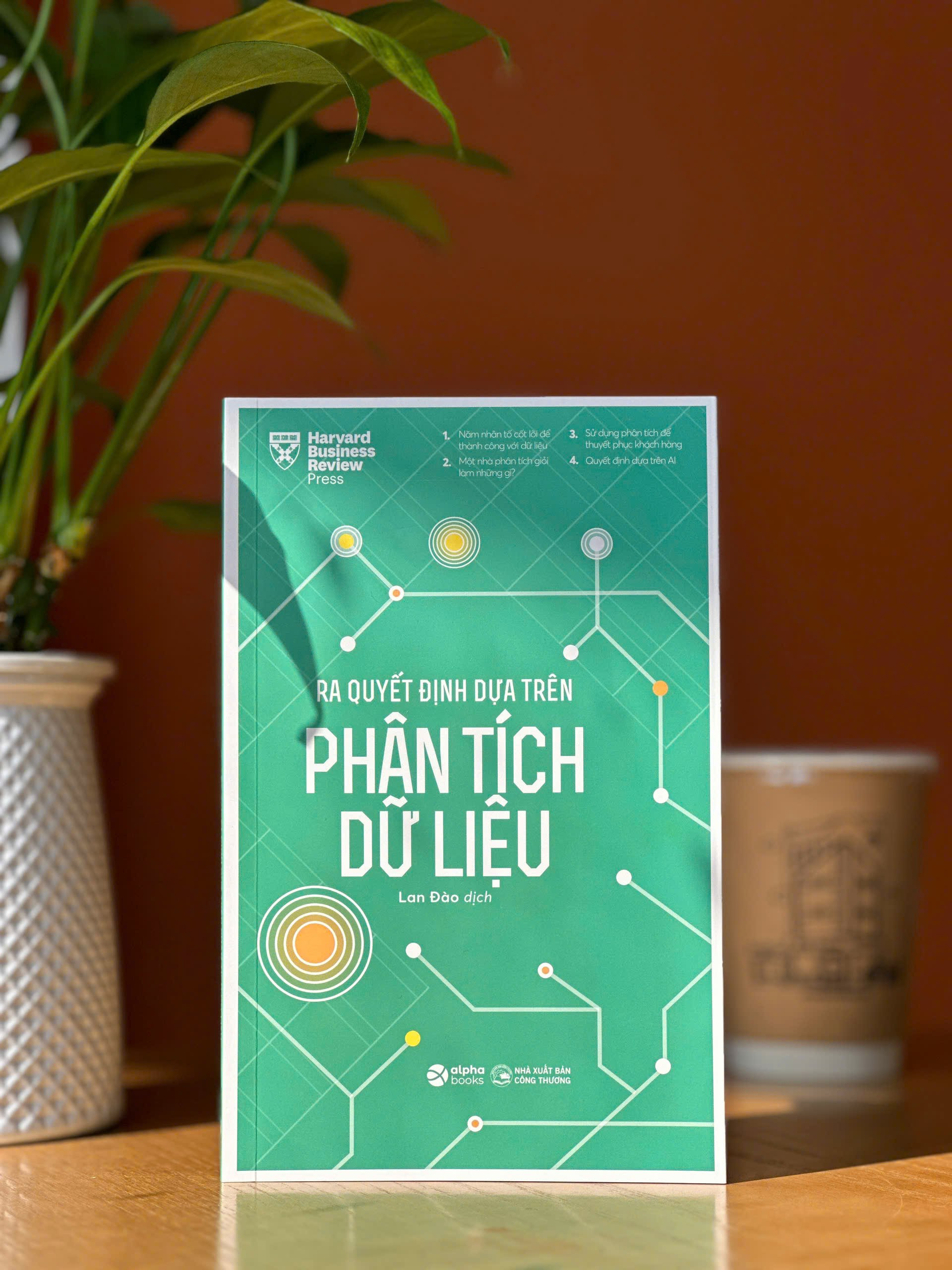 ra quyết định dựa trên phân tích dữ liệu