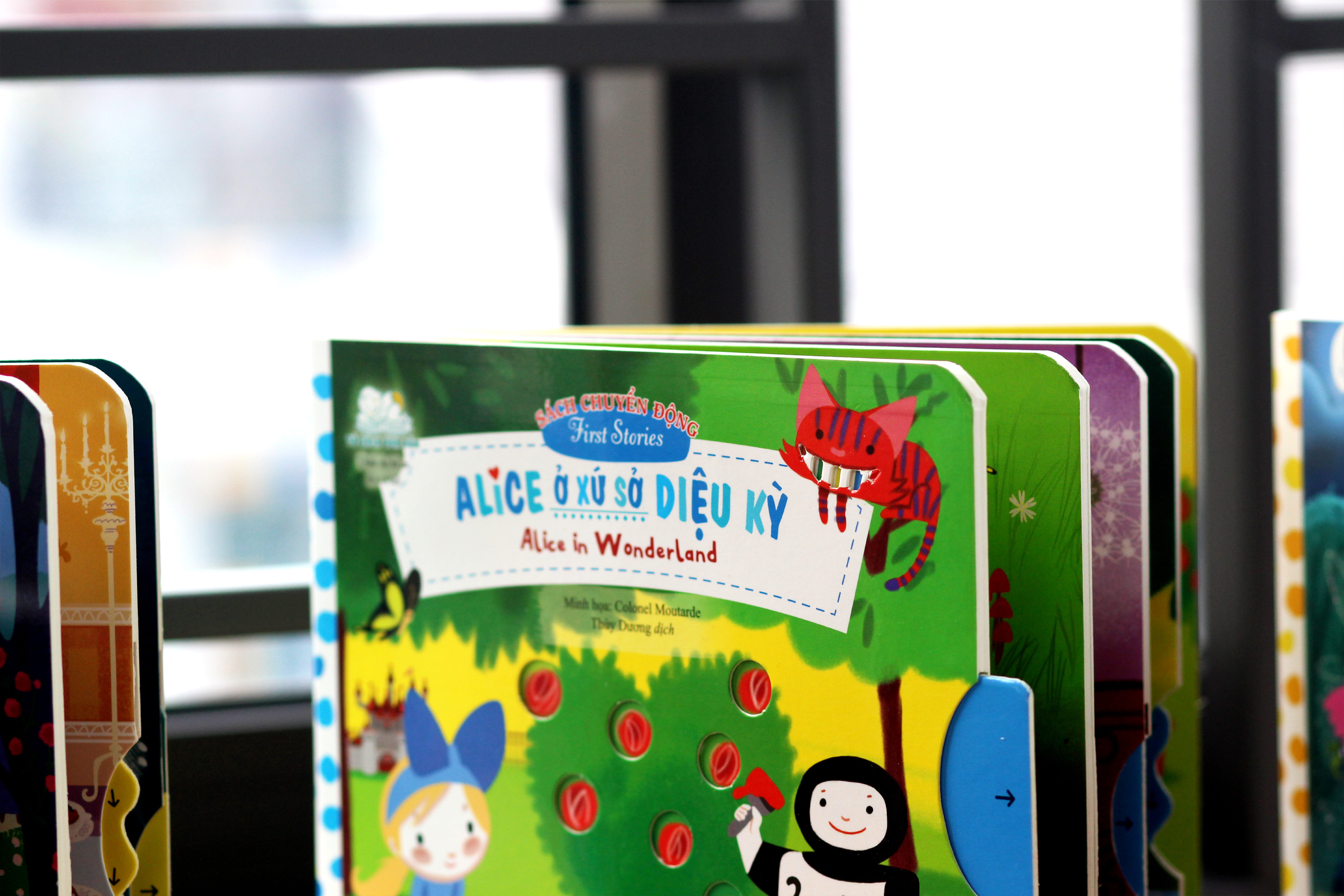 sách chuyển động - first stories - alice in wonderland - alice ở xứ sở diệu kỳ