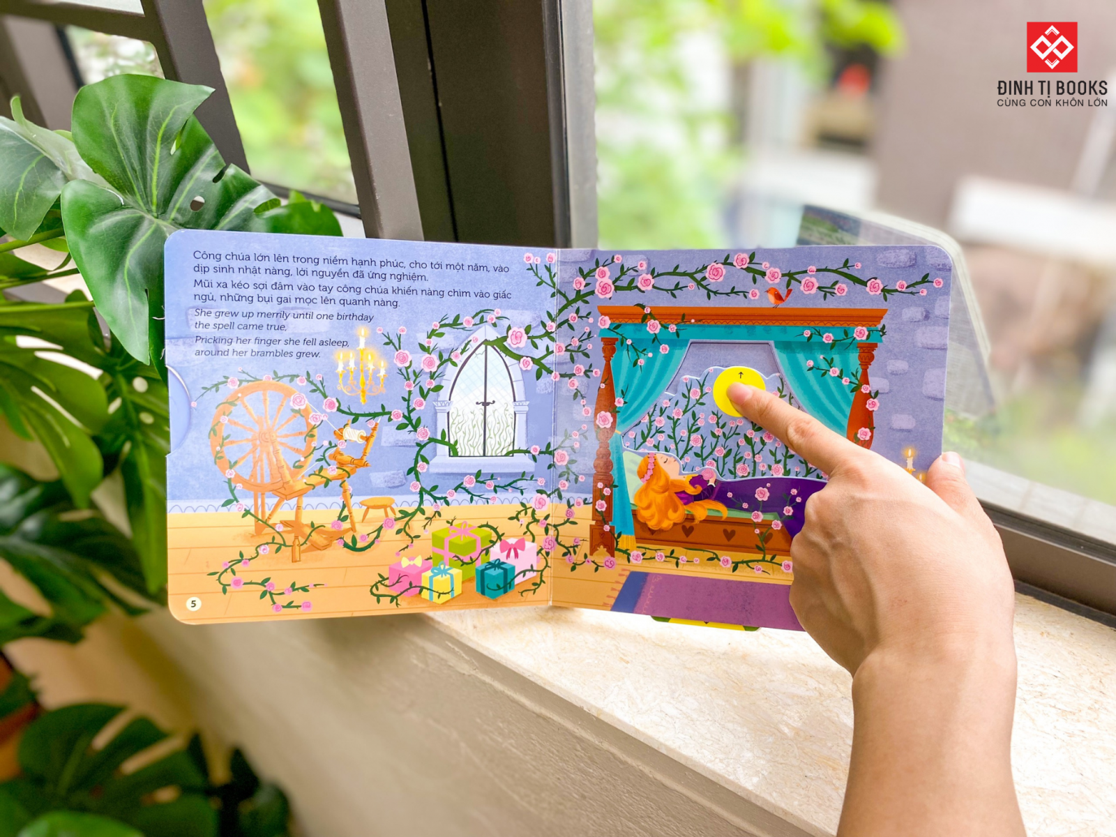 sách chuyển động - first stories - công chúa ngủ trong rừng - sleeping beauty