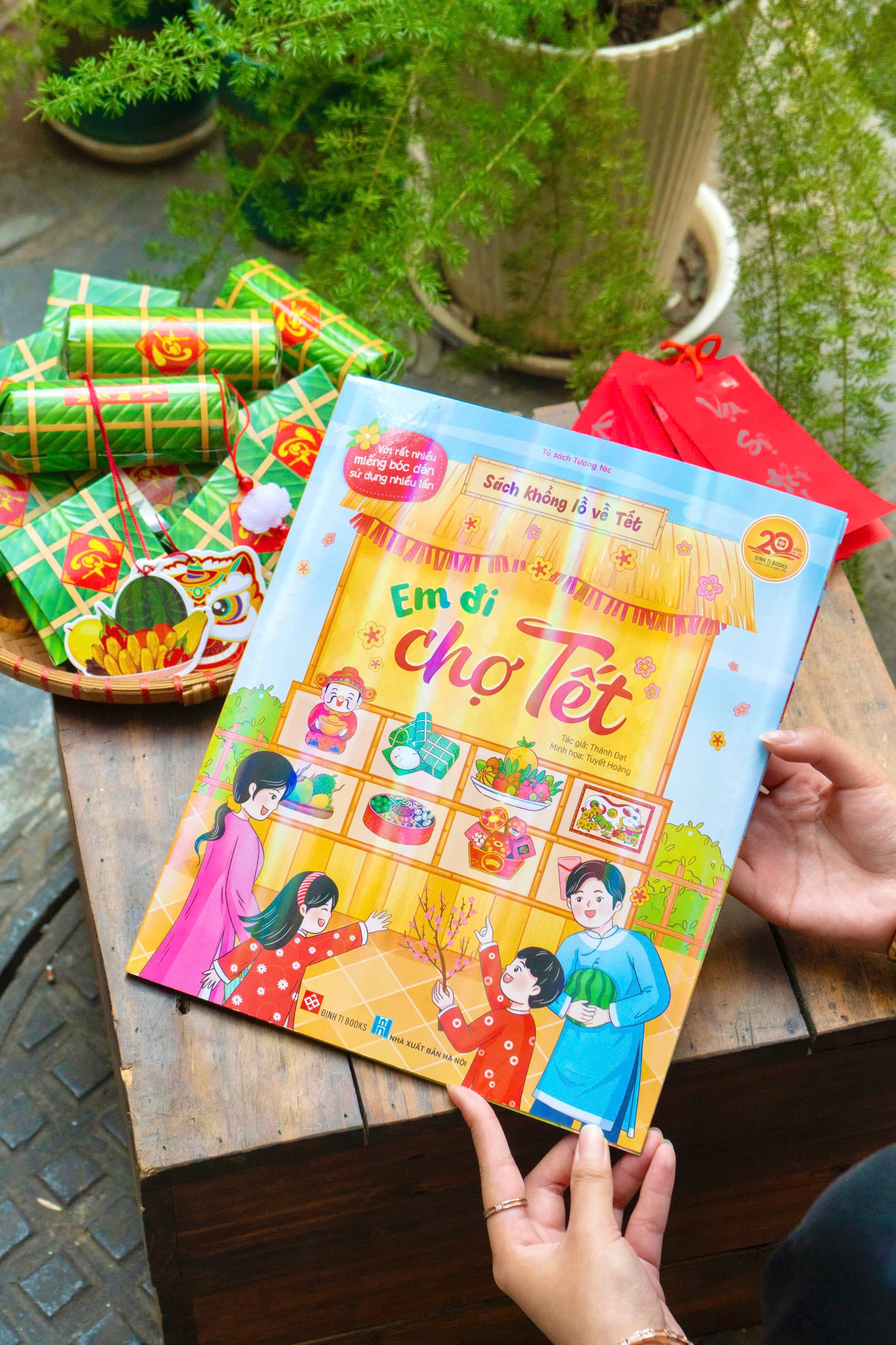Sach Khong Lo Ve Tet - Em Di Cho Tet - Bia Cung