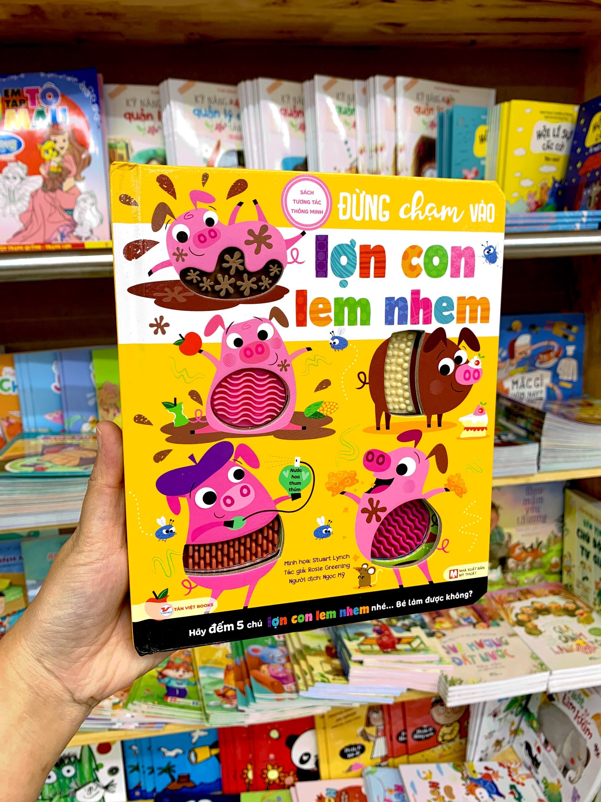 sách tương tác thông minh - đừng chạm vào lợn con lem nhem