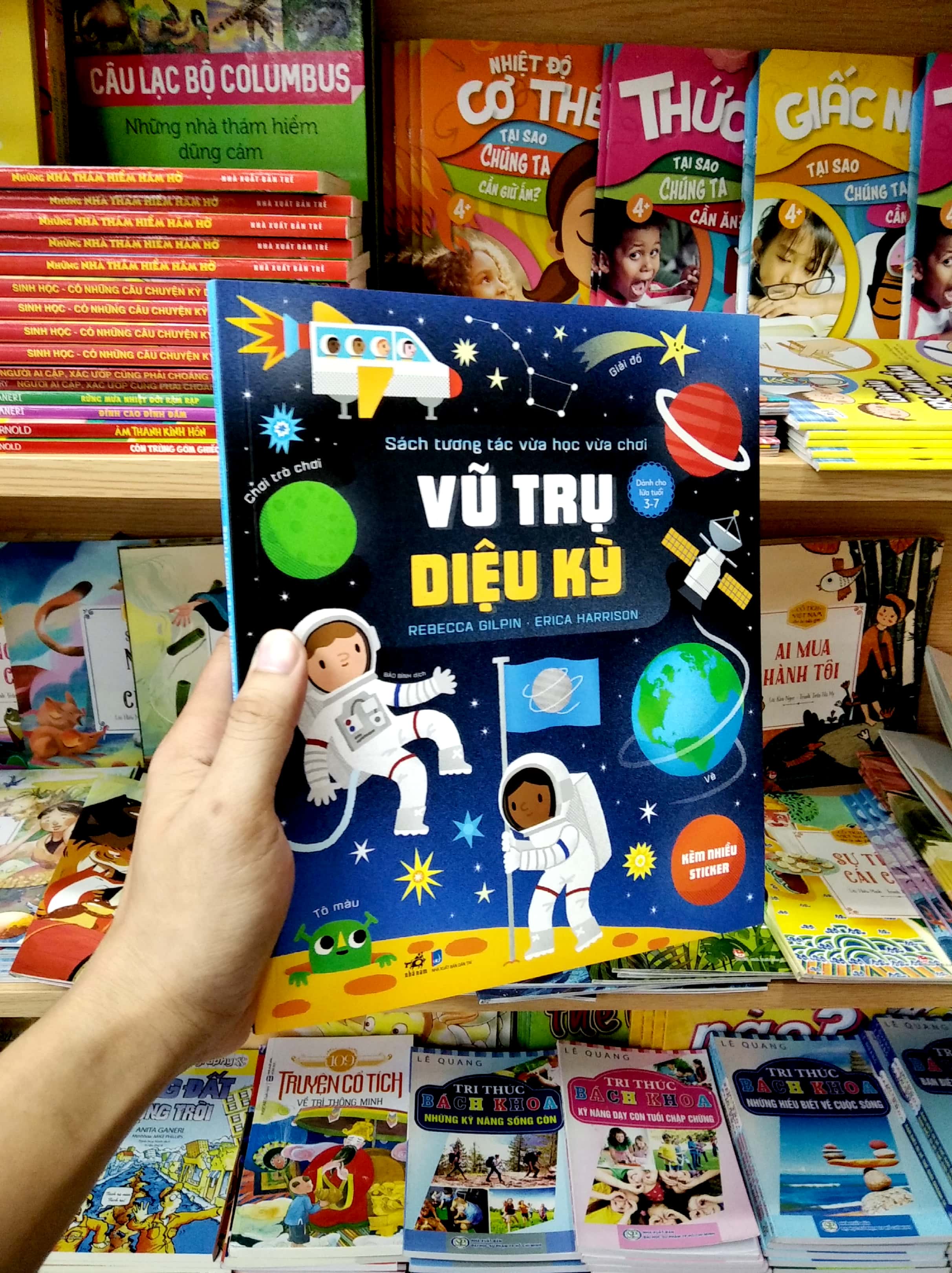 sách tương tác vừa học vừa chơi - vũ trụ diệu kỳ