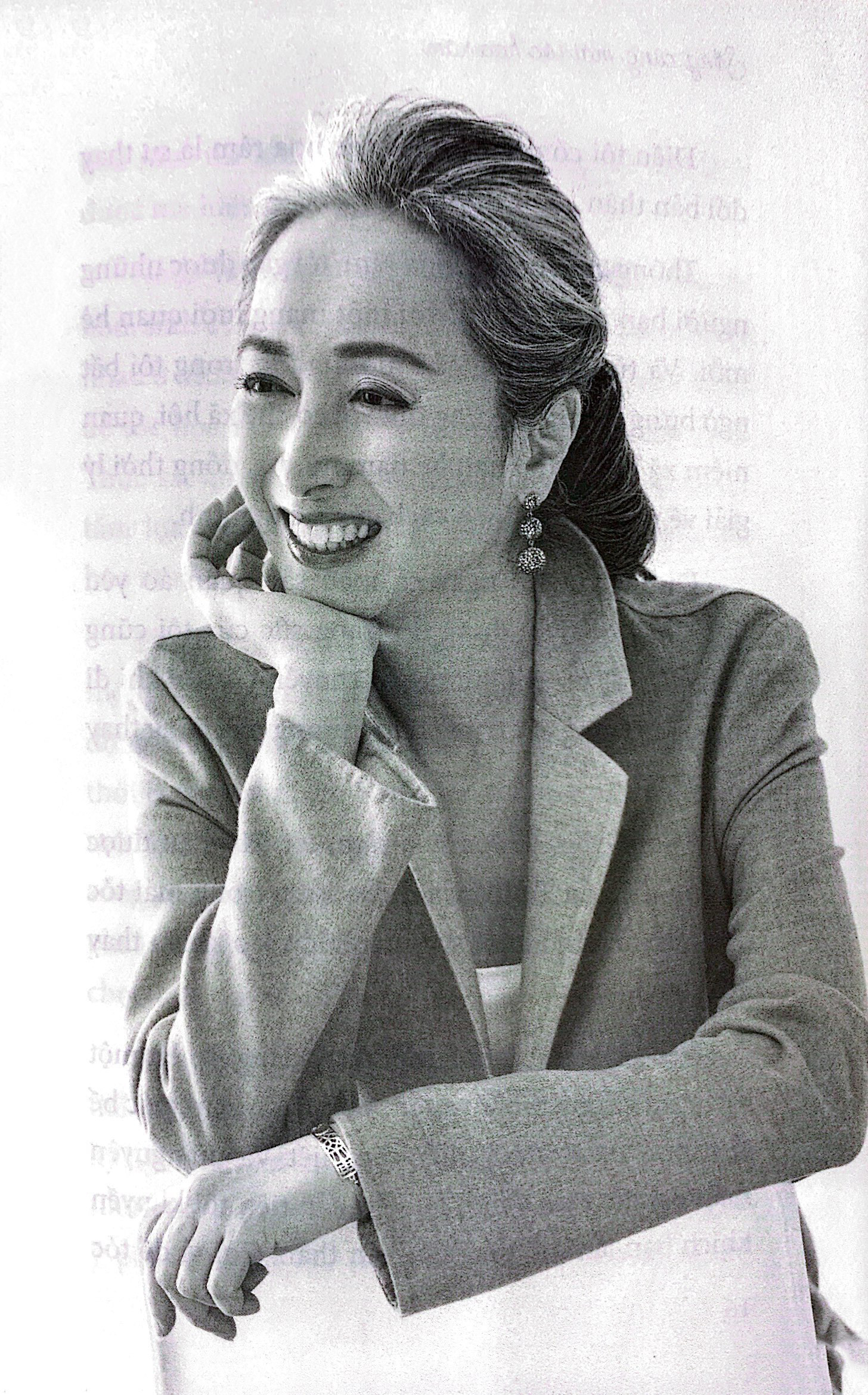 sống cùng mái tóc hoa râm