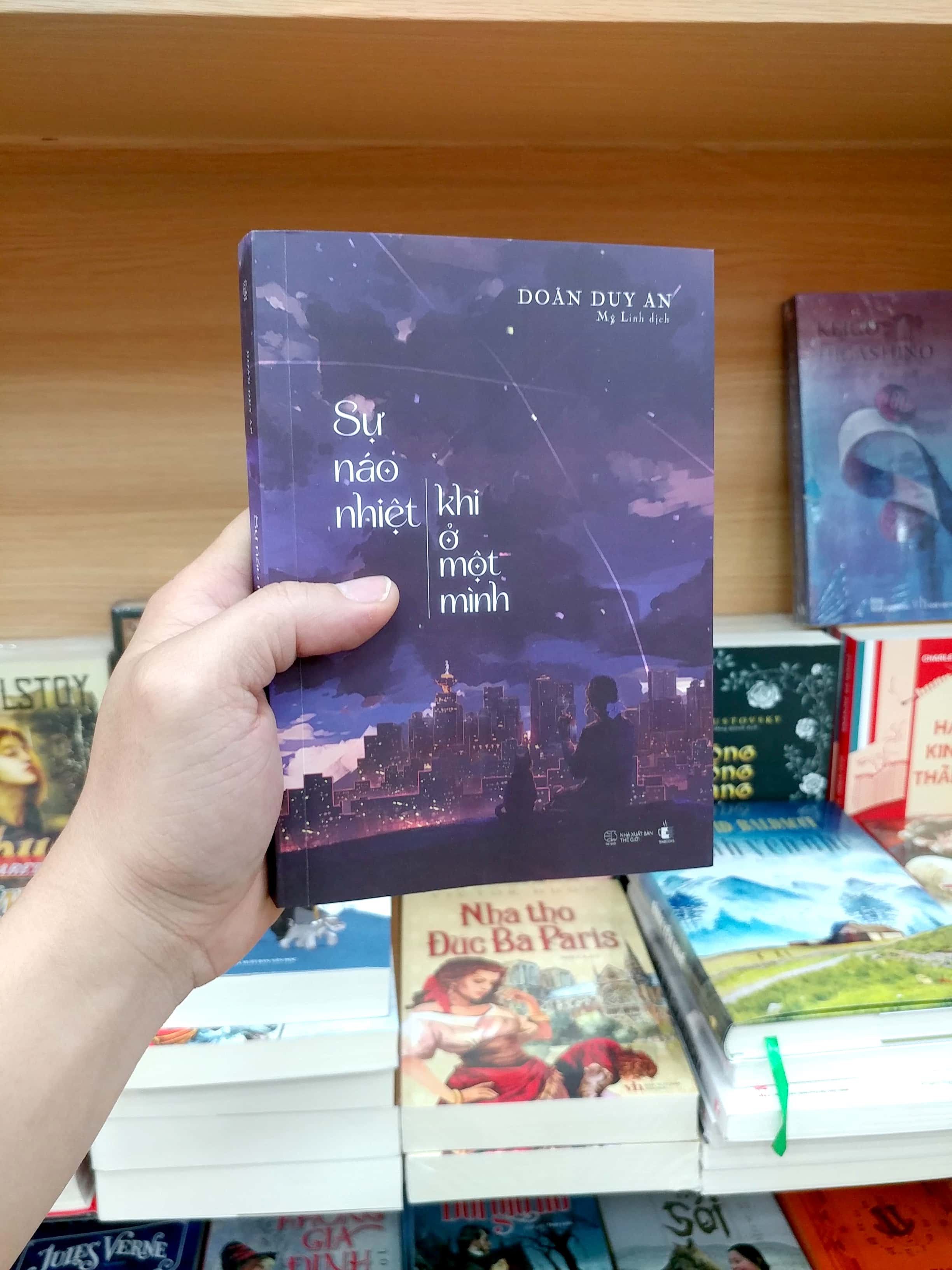 sự náo nhiệt khi ở một mình