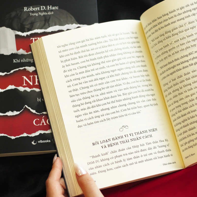 thái nhân cách - khi những chiếc mặt nạ hoàn hảo bị vỡ vụn