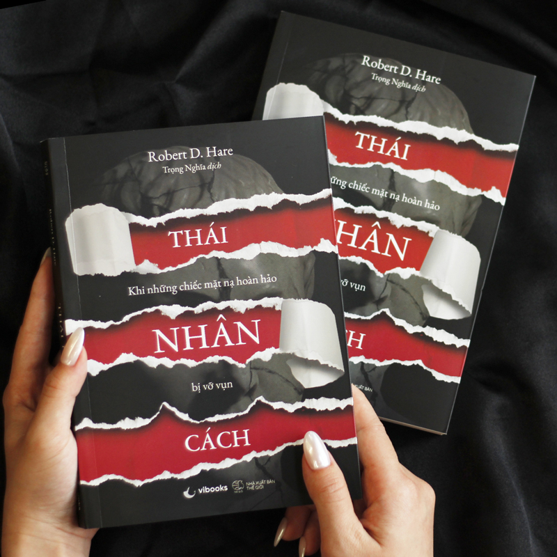 thái nhân cách - khi những chiếc mặt nạ hoàn hảo bị vỡ vụn