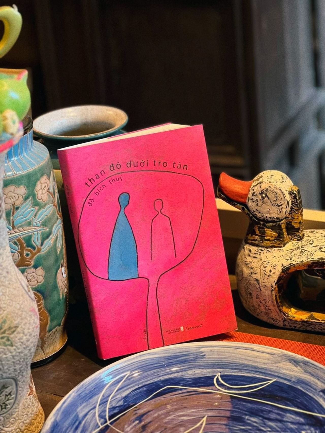 than đỏ dưới tro tàn