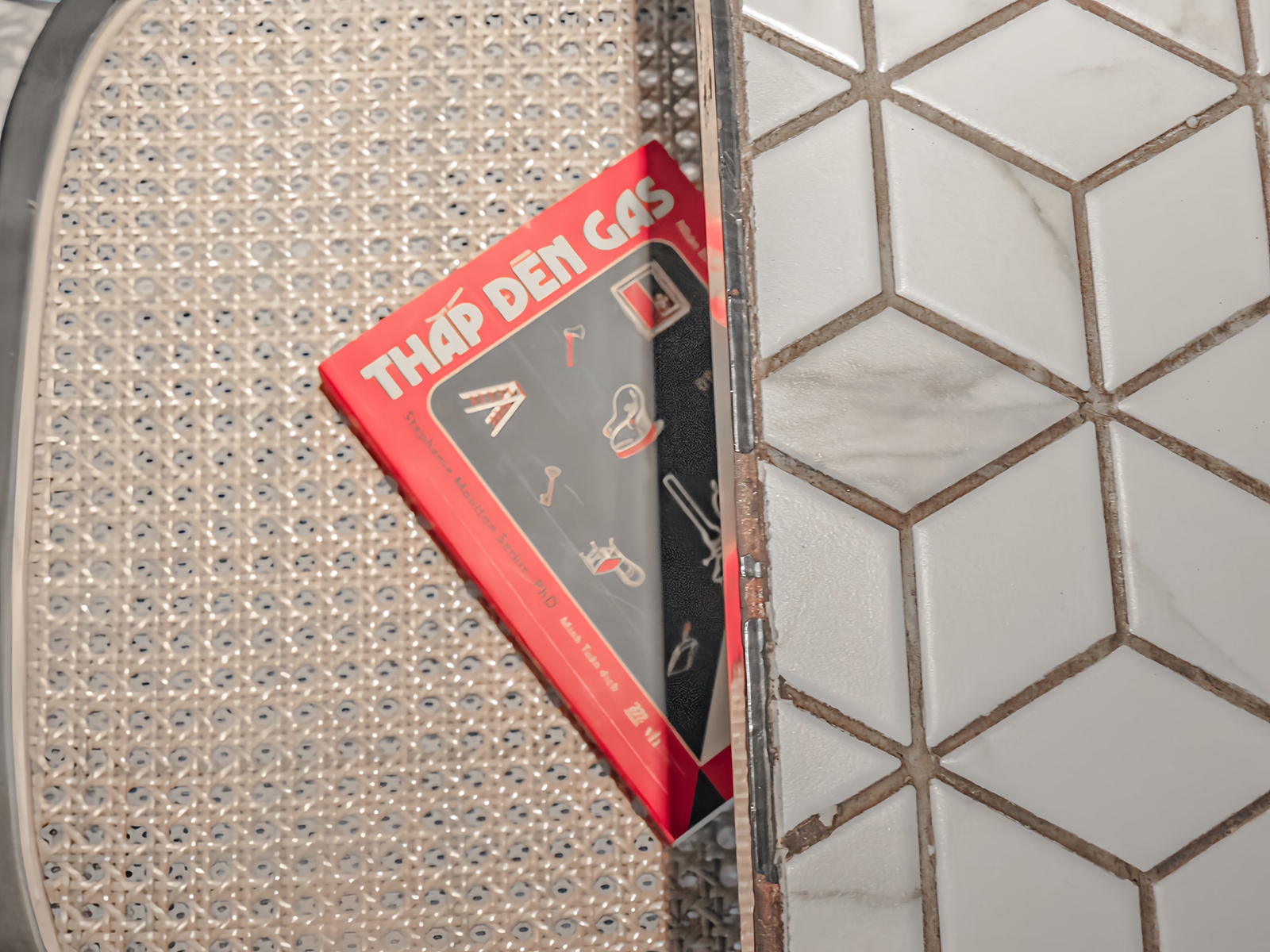 thắp đèn gas - nhận biết kẻ thao túng và bạo hành cảm xúc để giải phóng bản thân