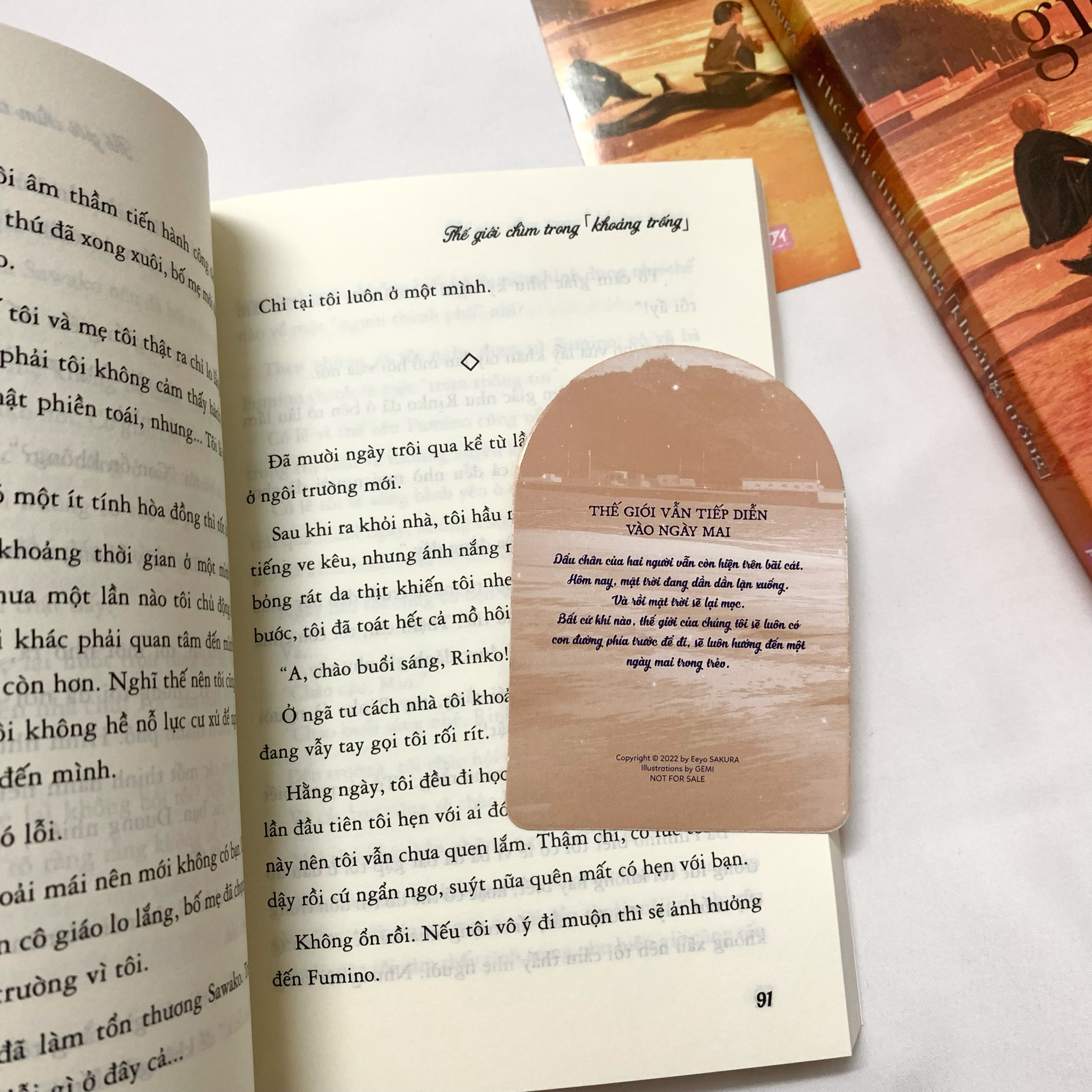 thế giới chìm trong khoảng trống - tặng kèm bookmark + flashcard 2 mặt + đai obi bao sách