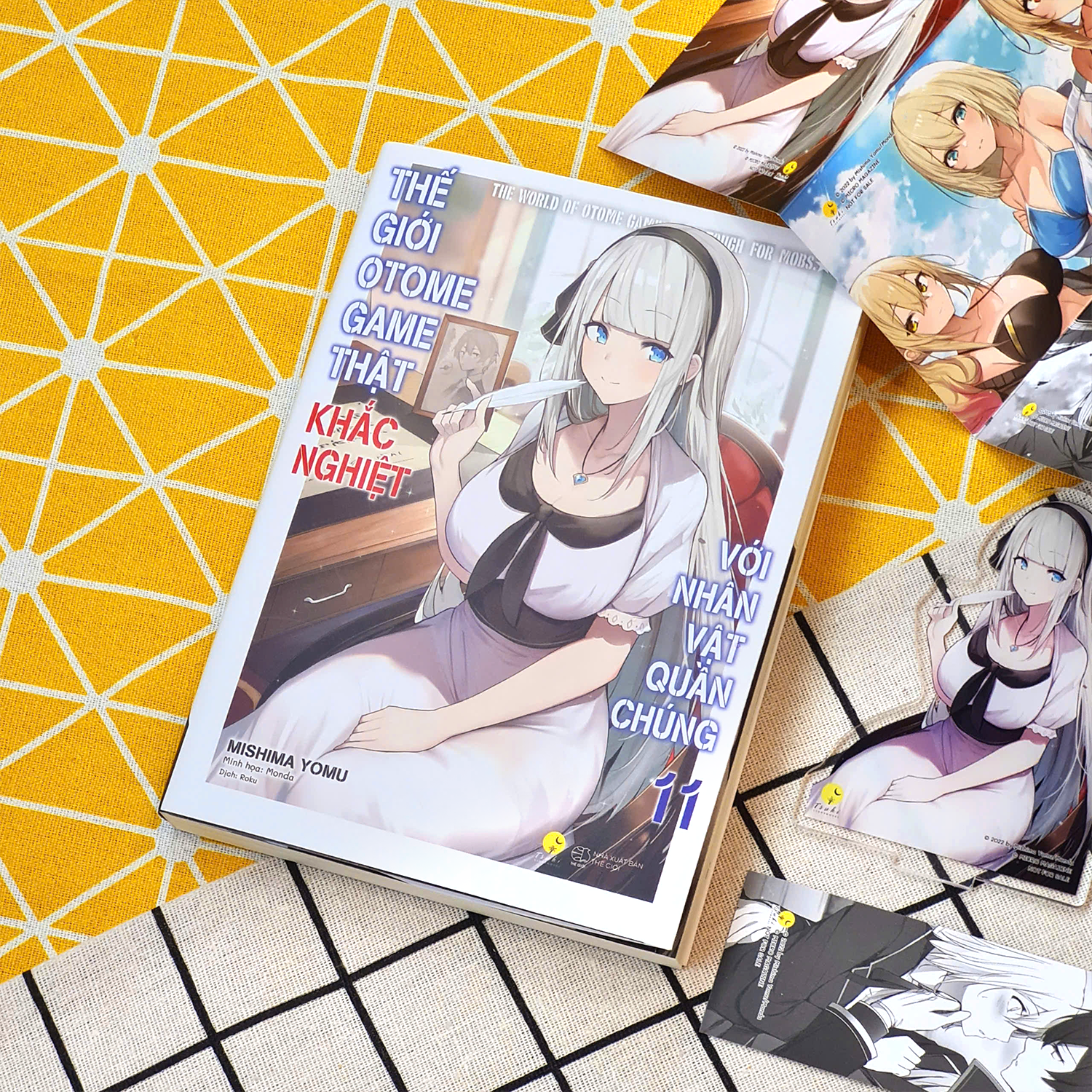 thế giới otome game thật khắc nghiệt với nhân vật quần chúng - tập 11 - bản đặc biệt - tặng kèm bookmark + dây postcard ziczac + standee acrylic