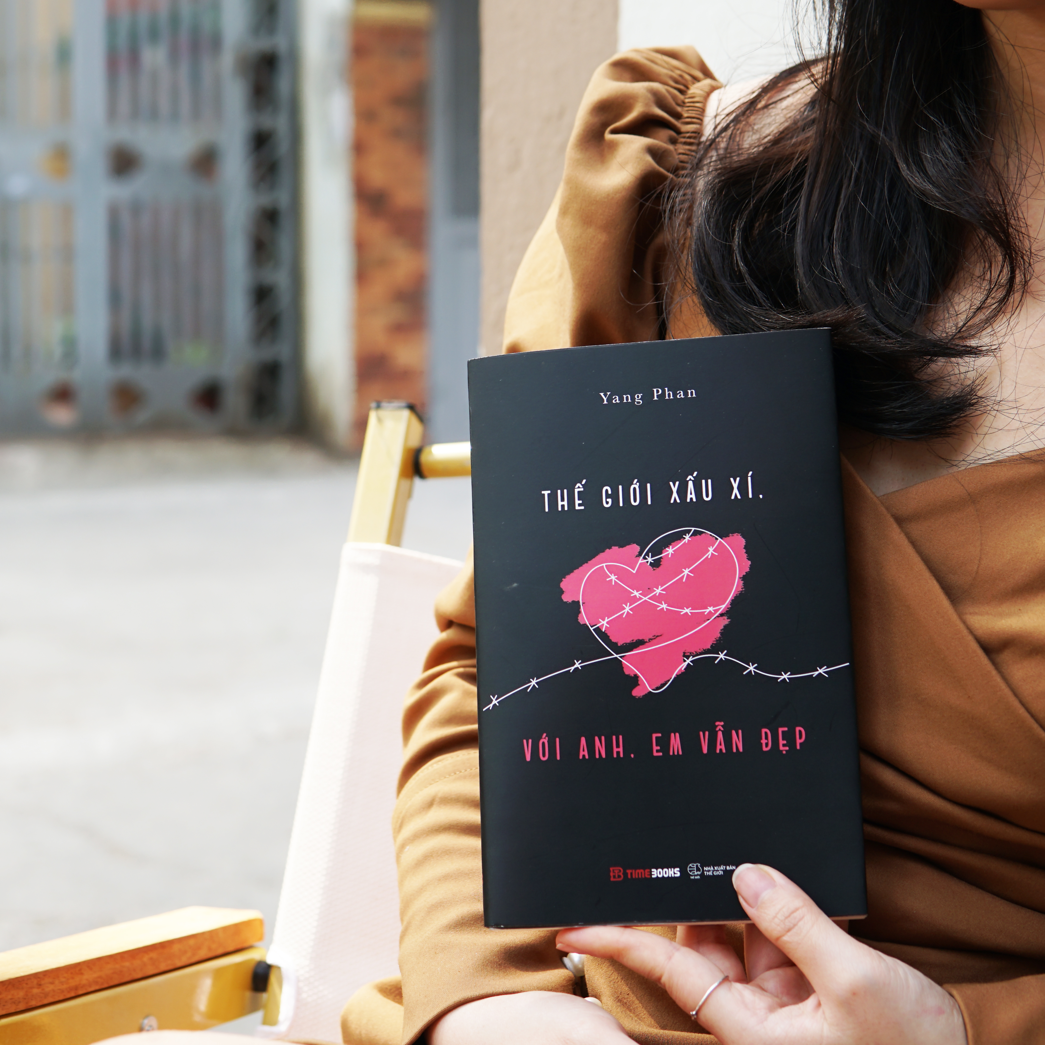 thế giới xấu xí, với anh, em vẫn đẹp
