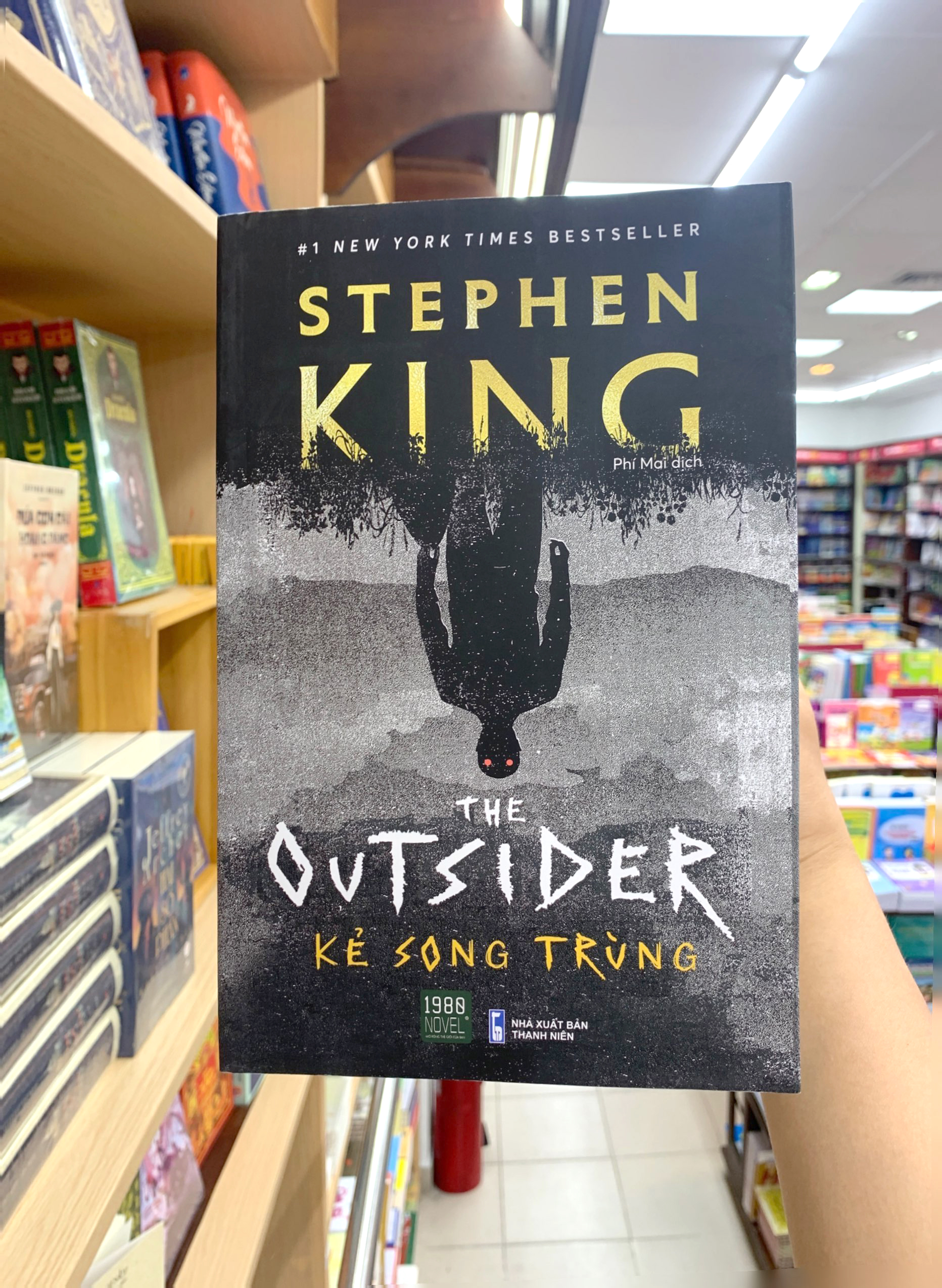 the outsider - kẻ song trùng