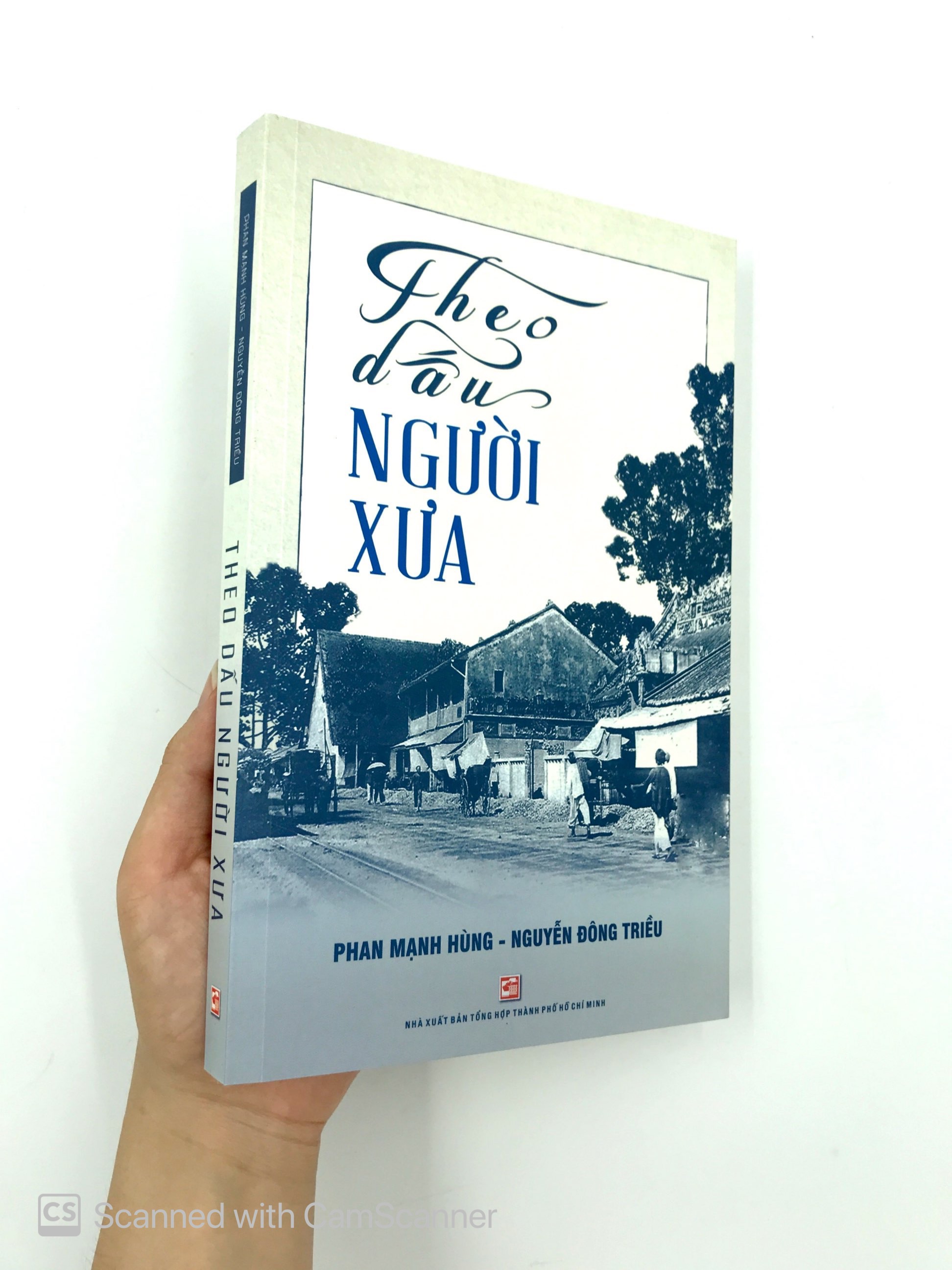 theo dấu người xưa