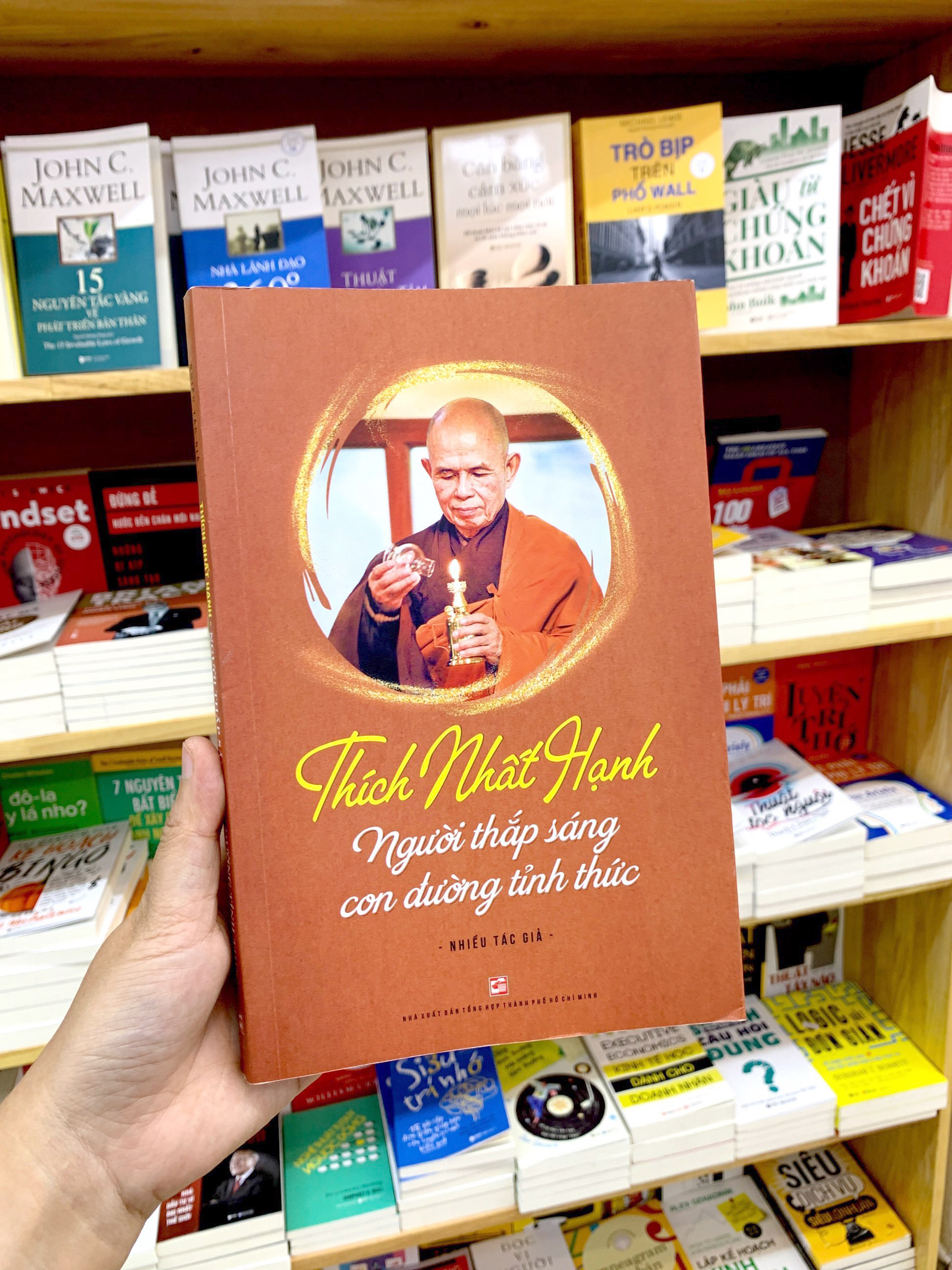 thích nhất hạnh - người thắp sáng con đường tỉnh thức