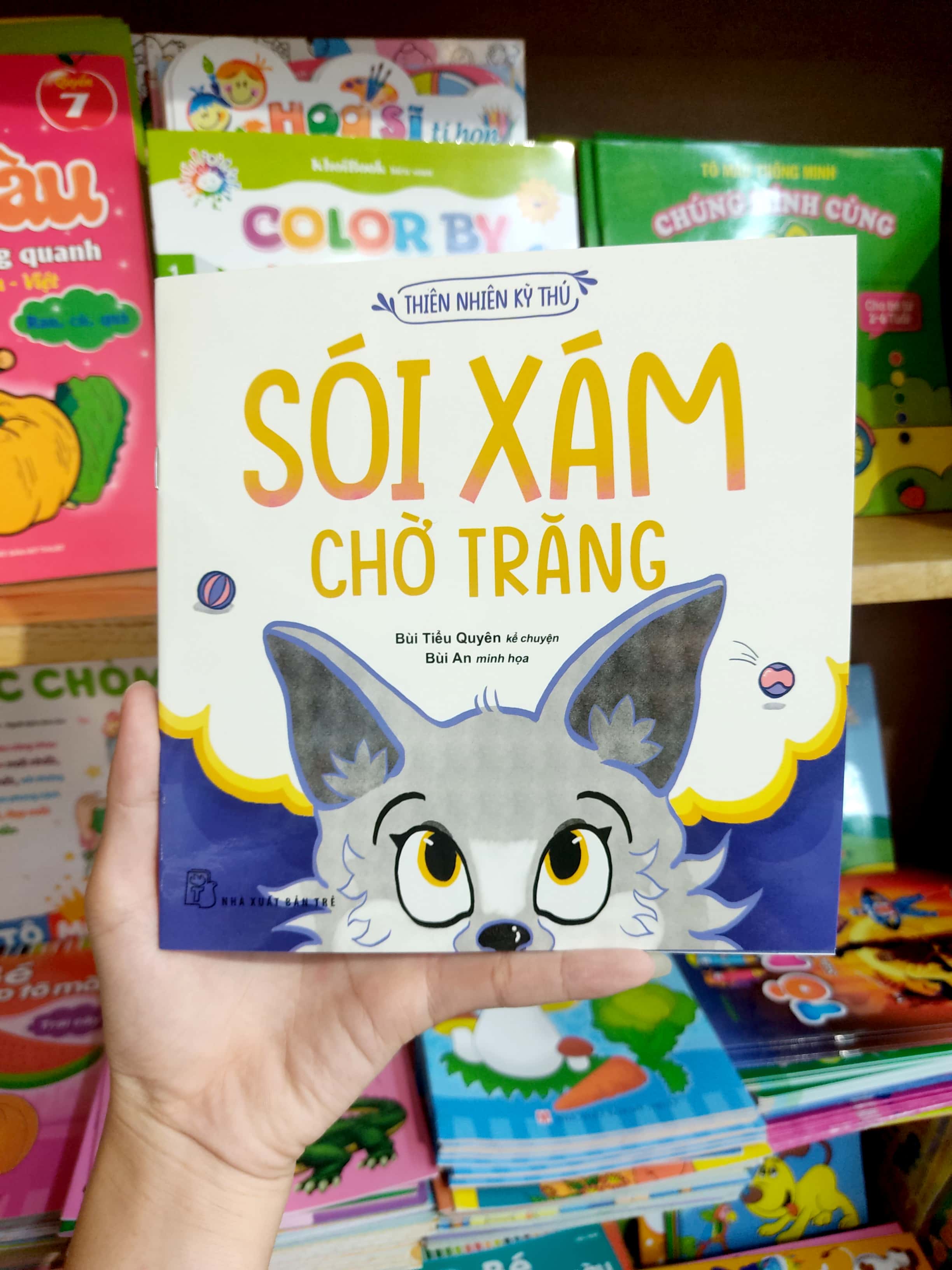 thiên nhiên kỳ thú - sói xám chờ trăng
