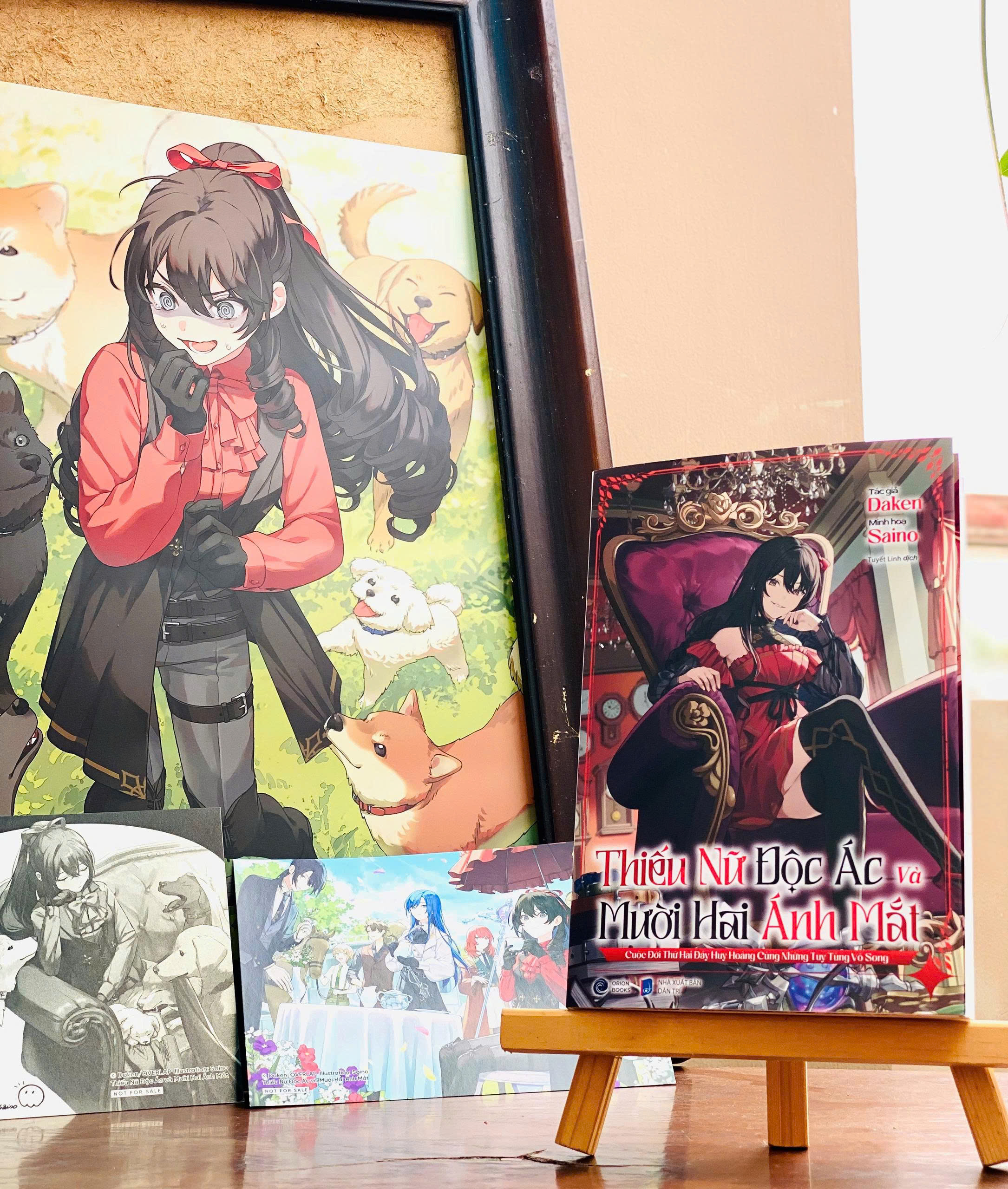 Thiếu Nữ Độc Ác Và Mười Hai Ánh Mắt - Cuộc Đời Thứ Hai Đầy Huy Hoàng Cùng Những Tùy Tùng Vô Song - Tặng Kèm 1 Bookmark + 2 Postcard + 1 Poster A3