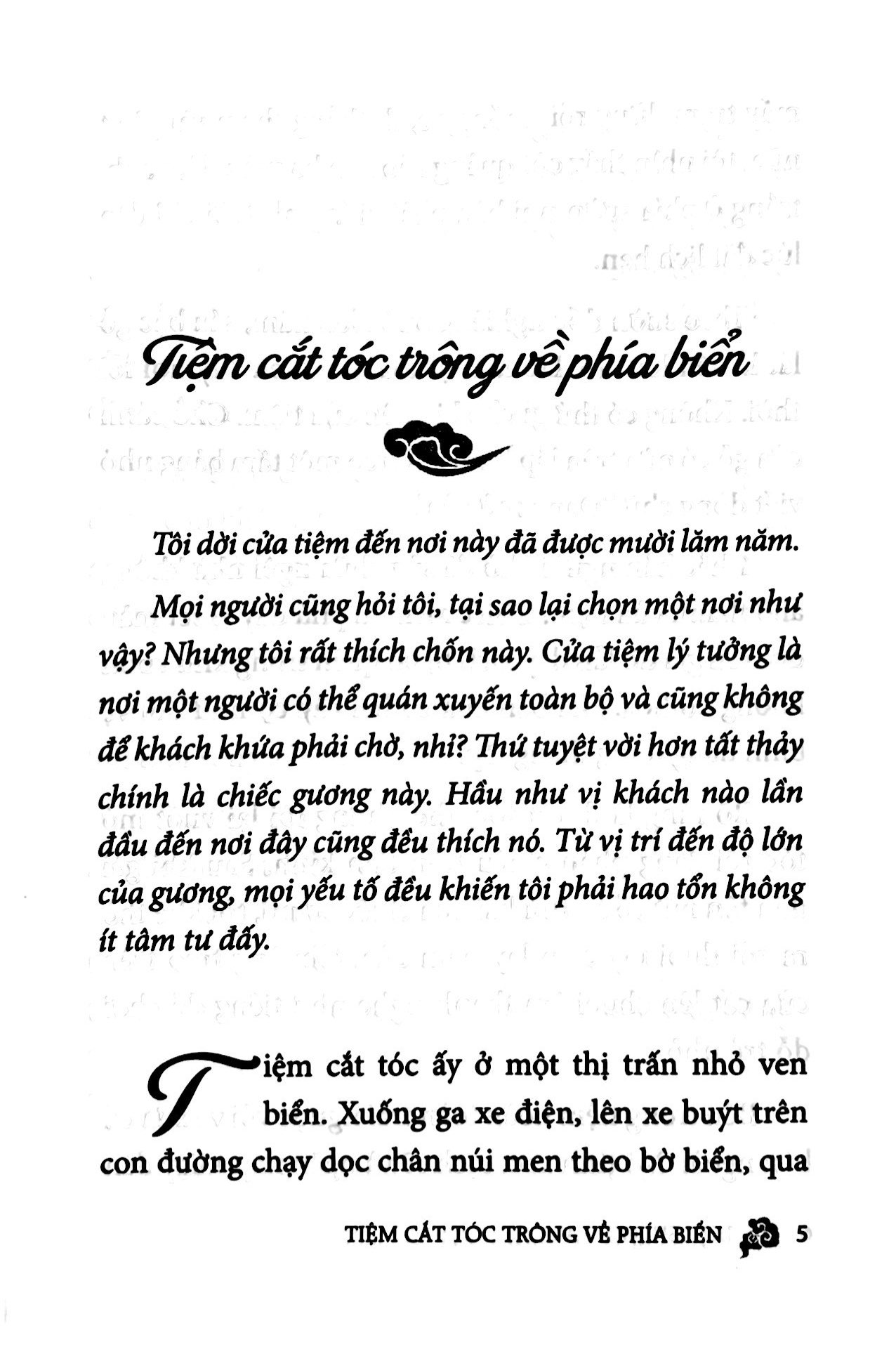 tiệm cắt tóc trông về phía biển
