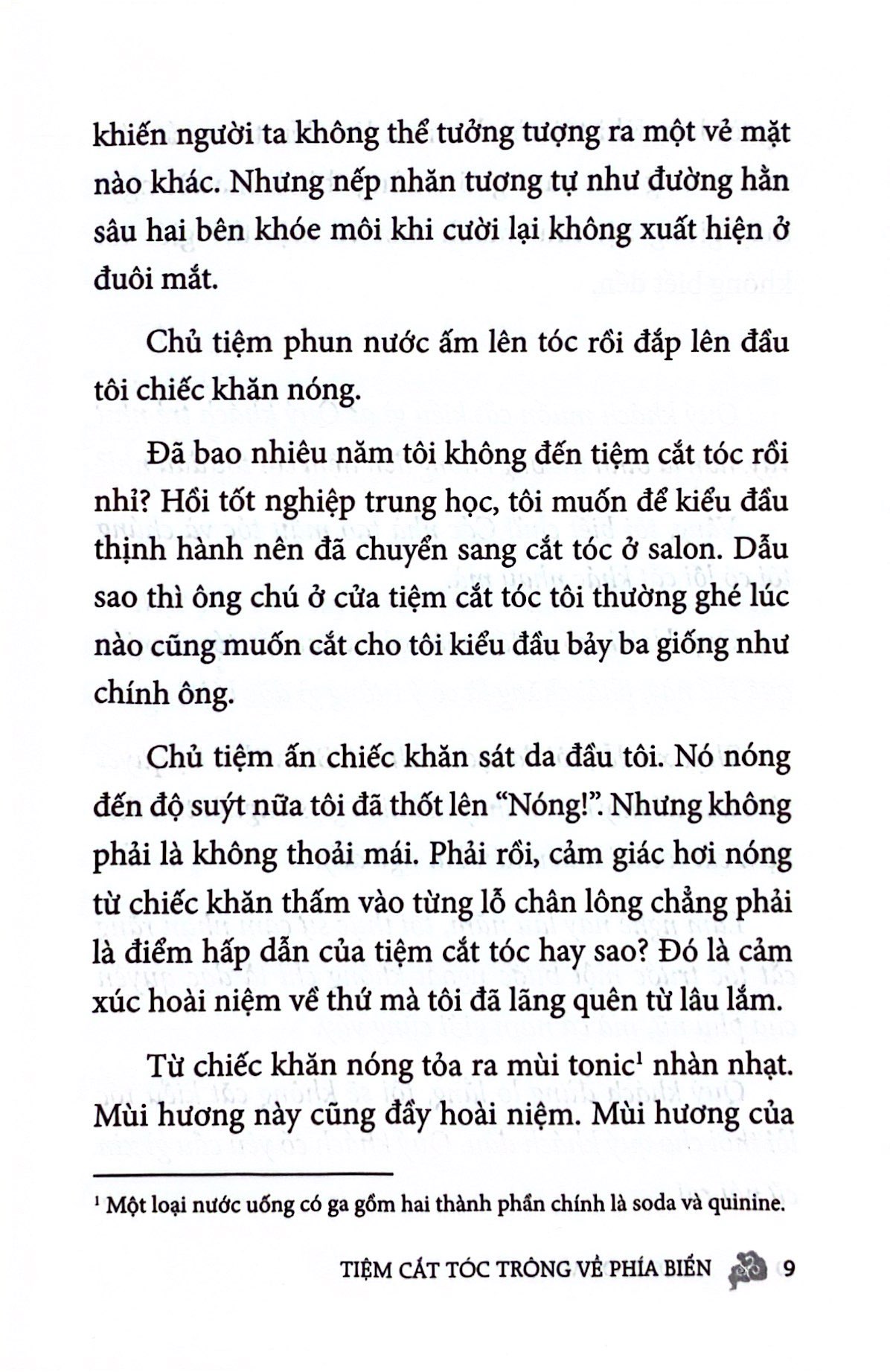 tiệm cắt tóc trông về phía biển