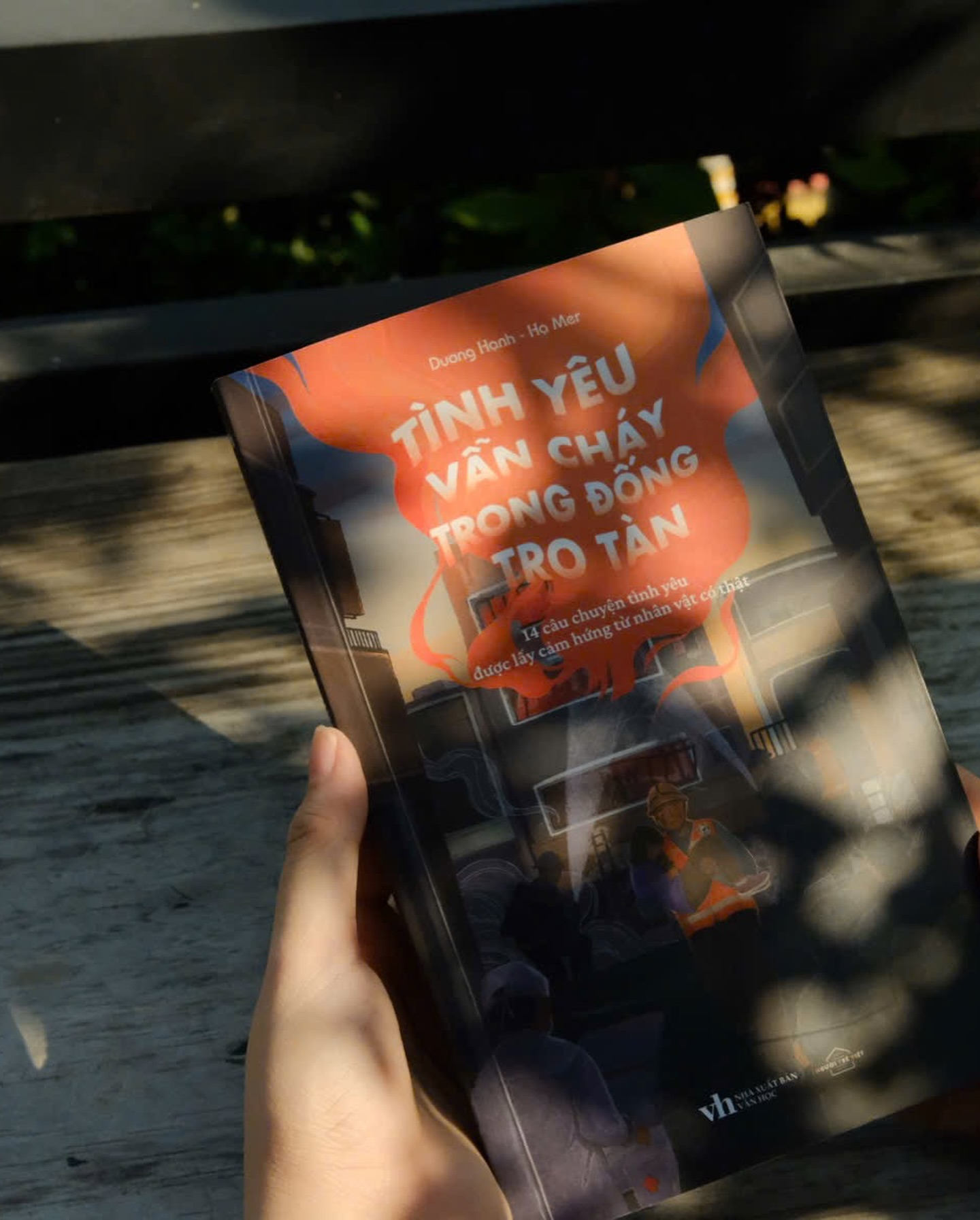 tình yêu vẫn cháy trong đống tro tàn